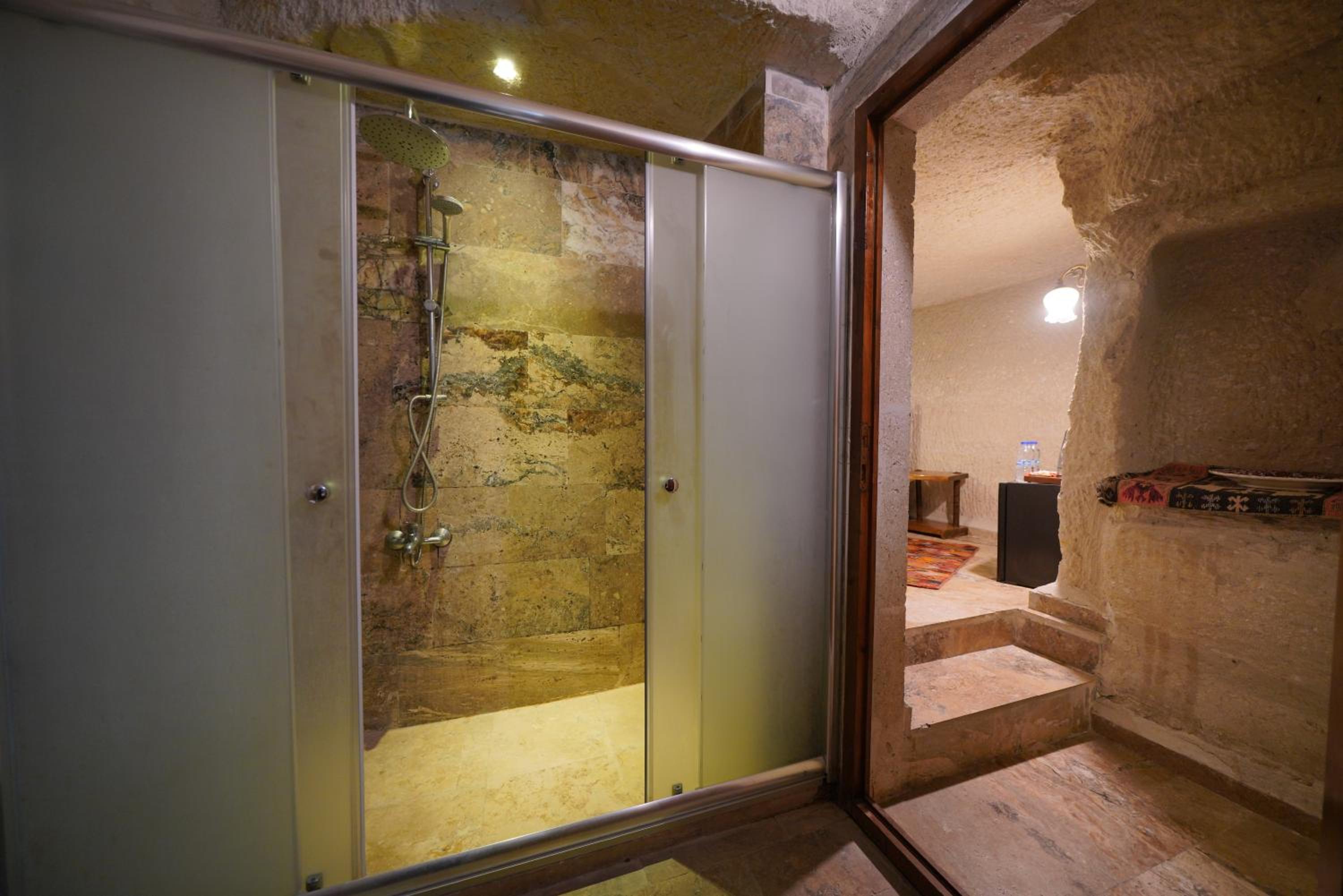 Emit Cave Hotel - Image 15