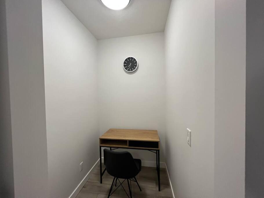 Cozy New Suite in NW Calgary