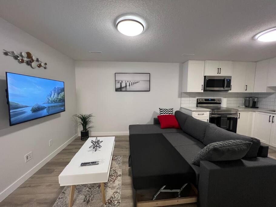 Cozy New Suite in NW Calgary
