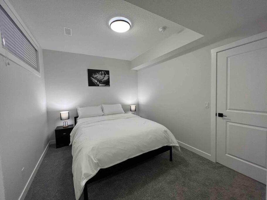 Cozy New Suite in NW Calgary
