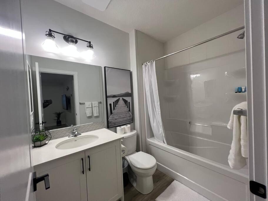 Cozy New Suite in NW Calgary