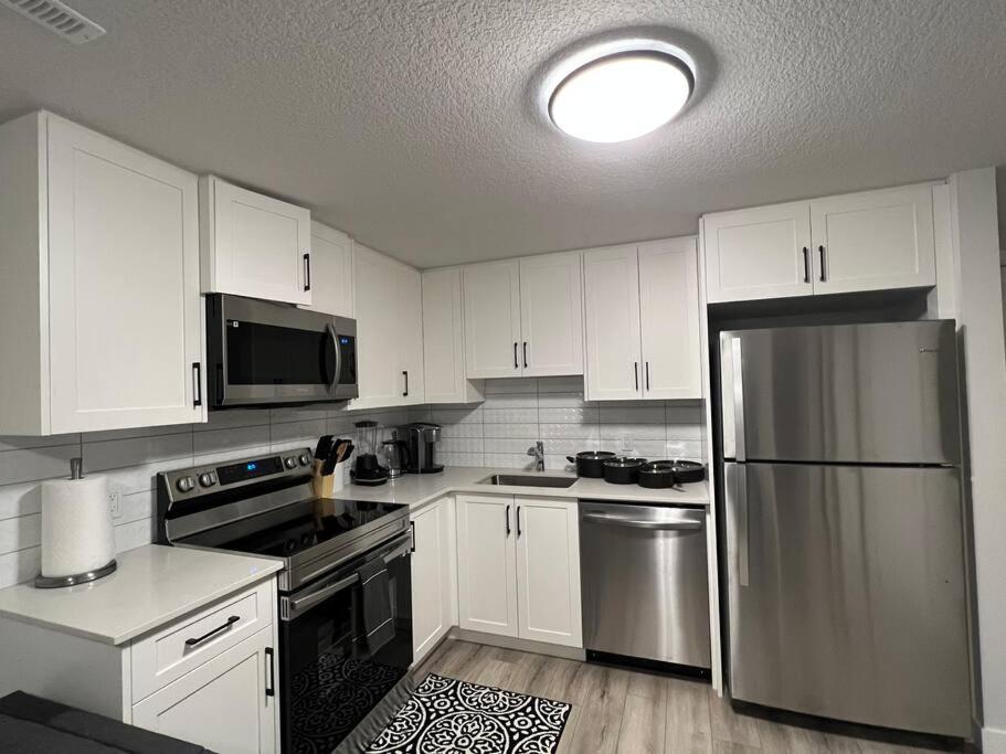 Cozy New Suite in NW Calgary