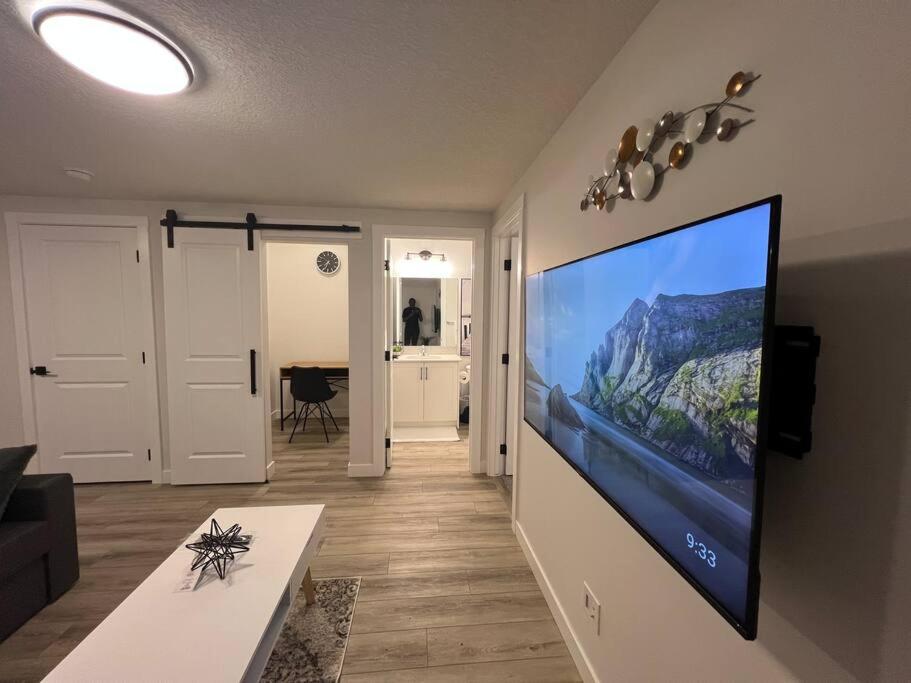 Cozy New Suite in NW Calgary