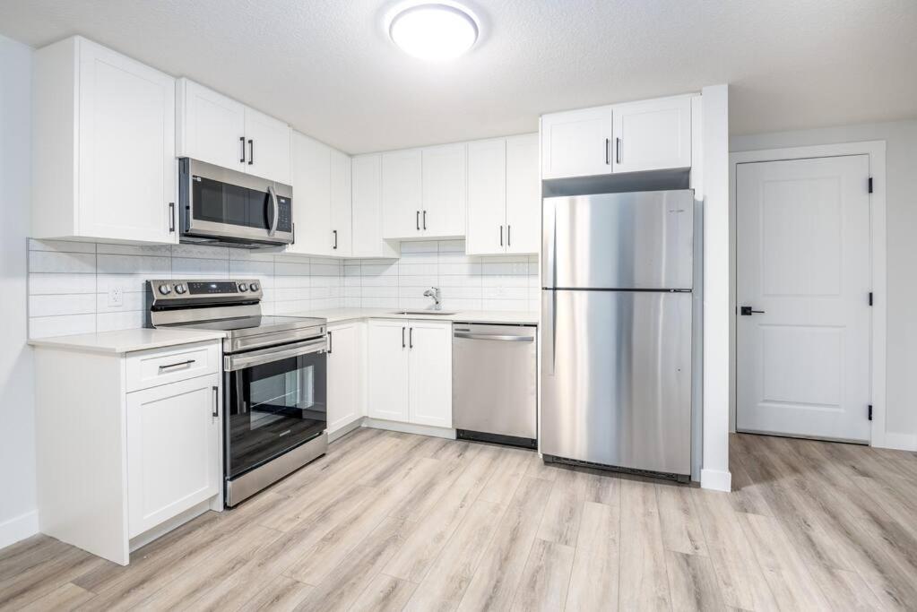 Cozy New Suite in NW Calgary