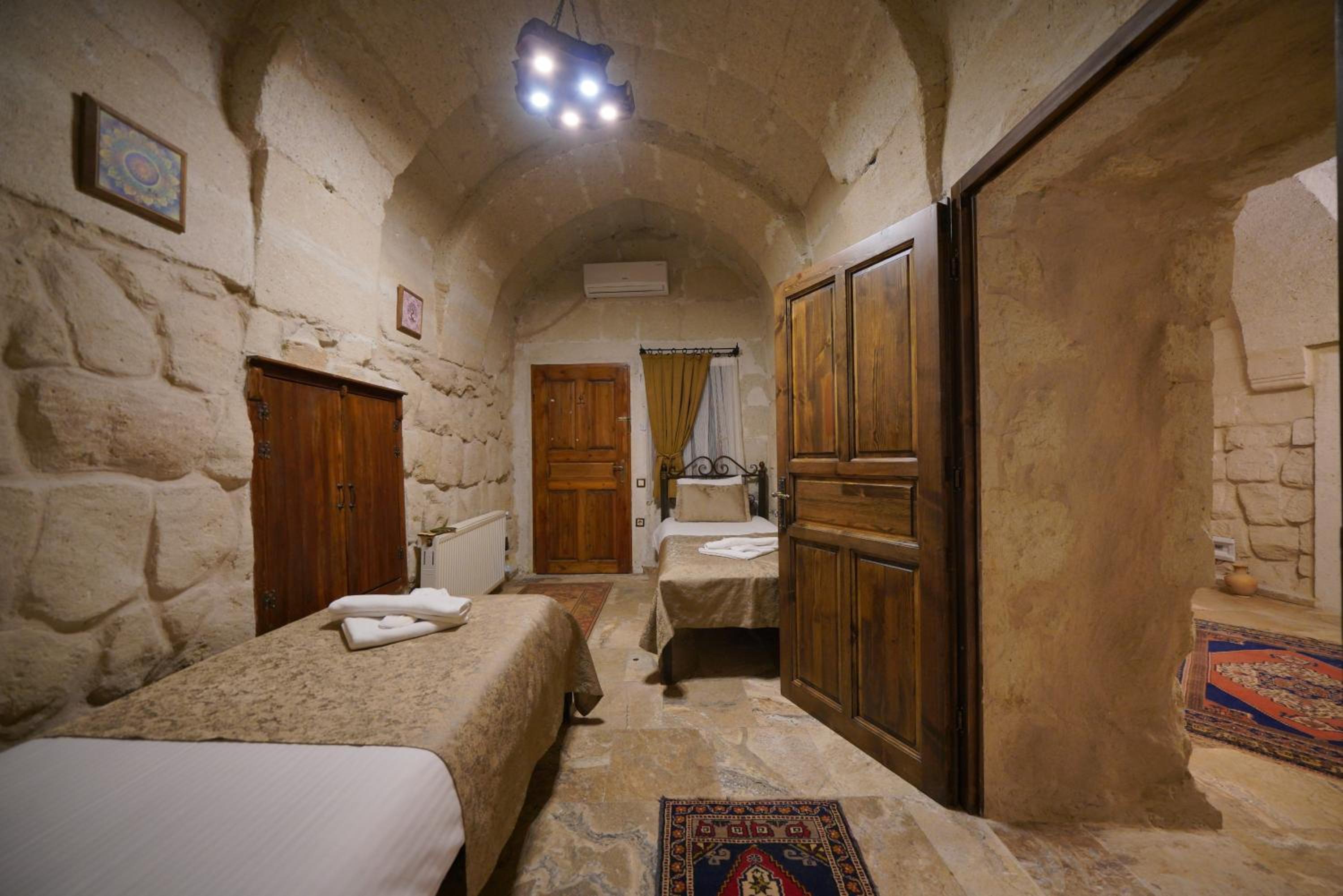 Emit Cave Hotel - Image 16