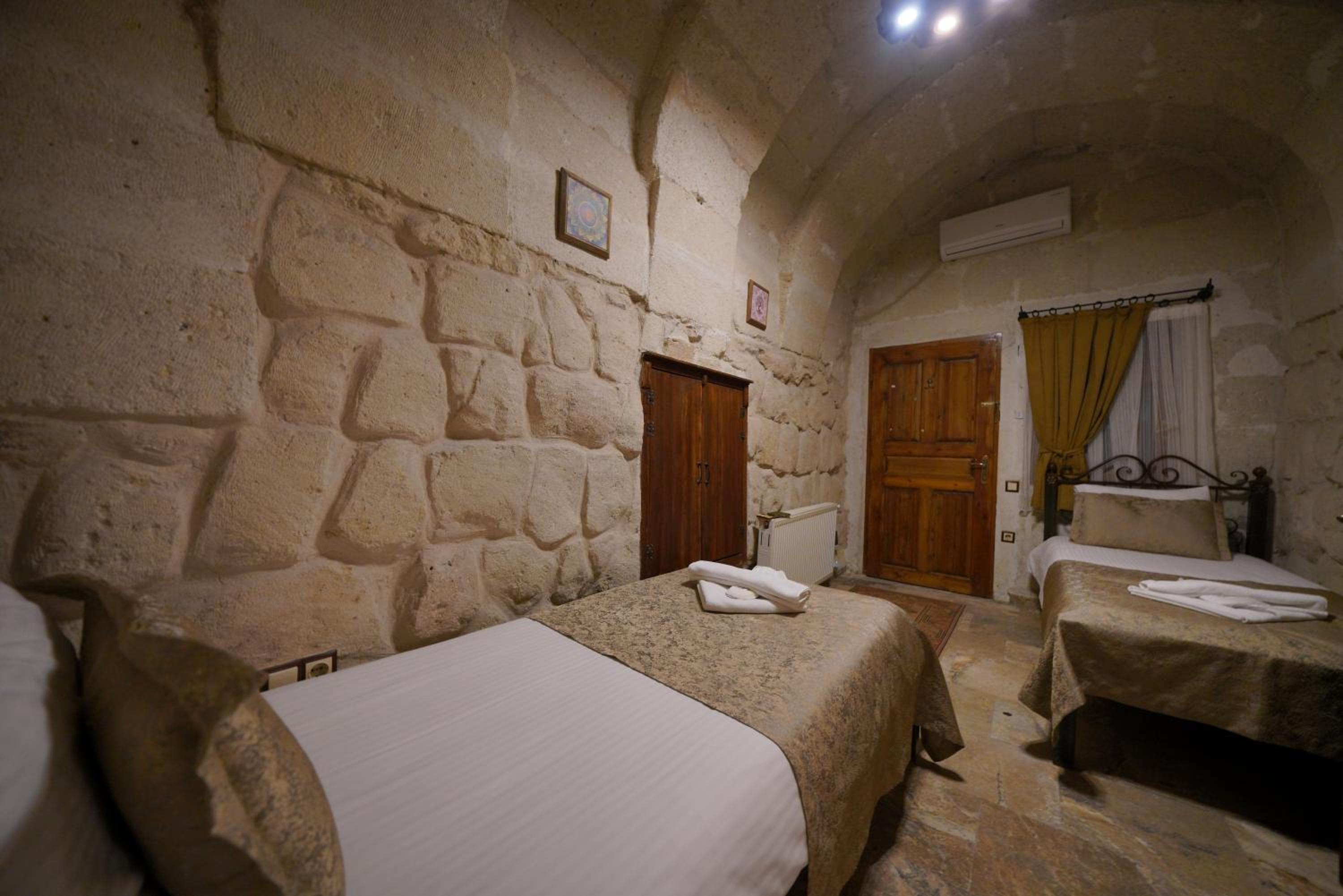 Emit Cave Hotel - Image 18