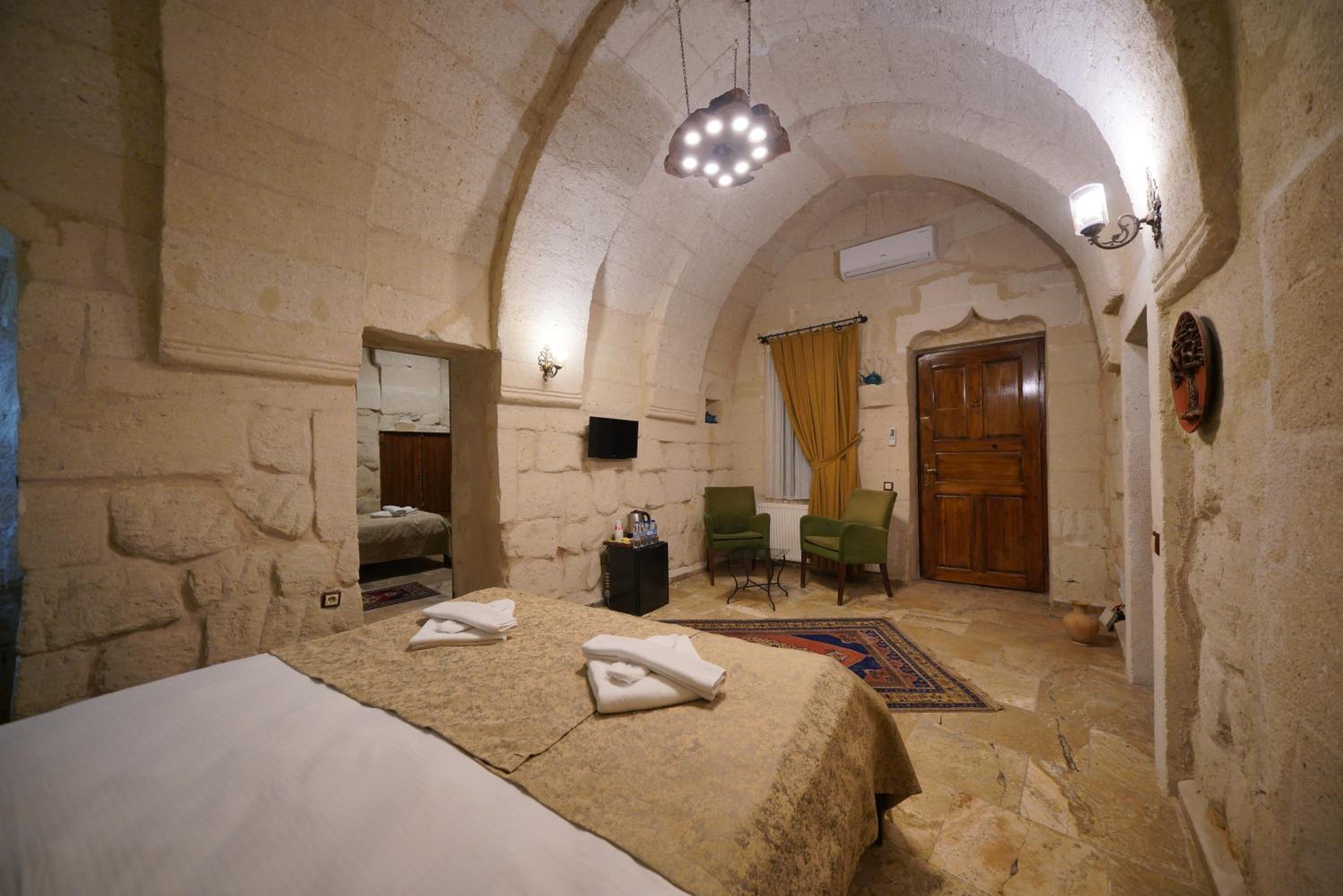 Emit Cave Hotel - Image 85