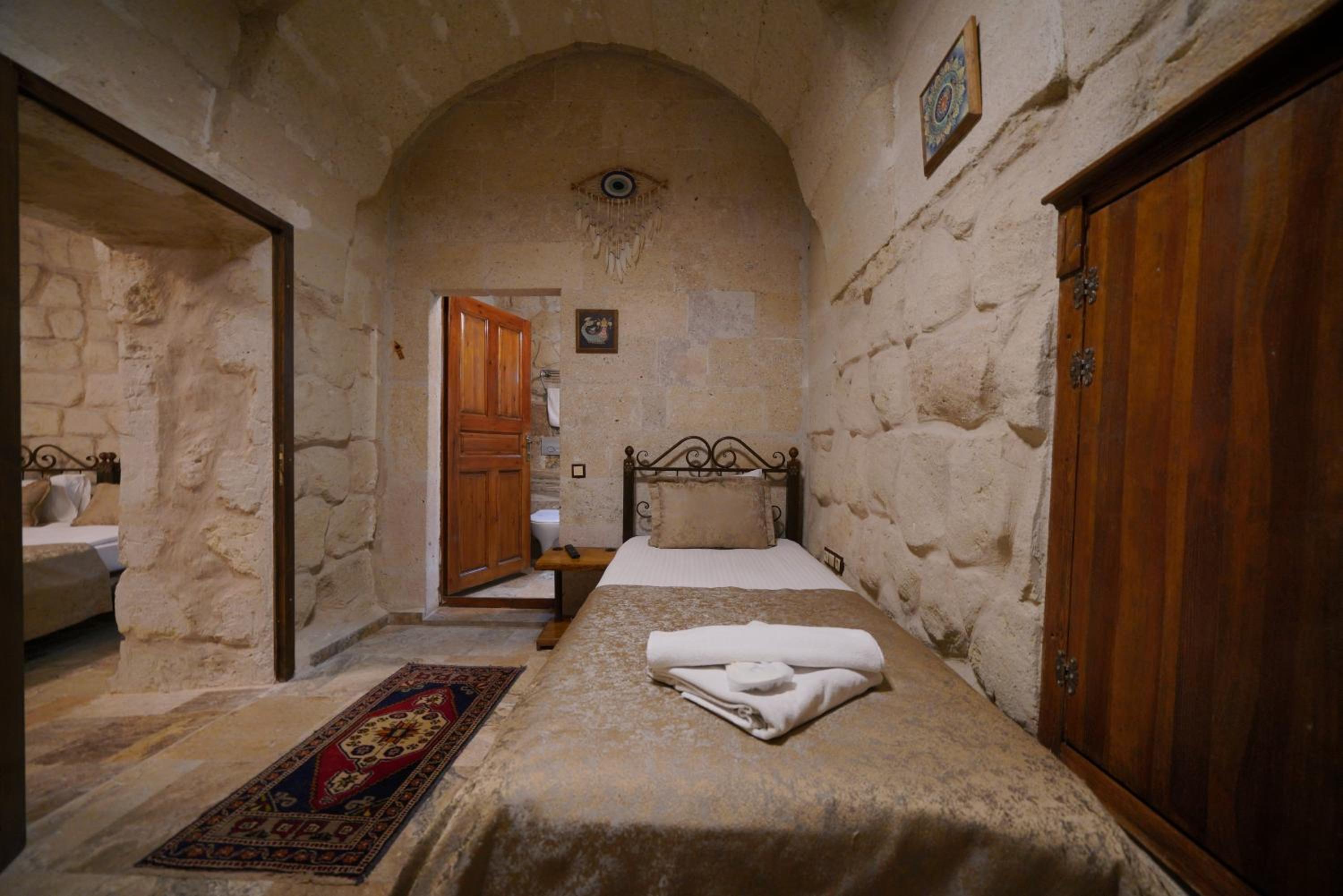 Emit Cave Hotel - Image 86