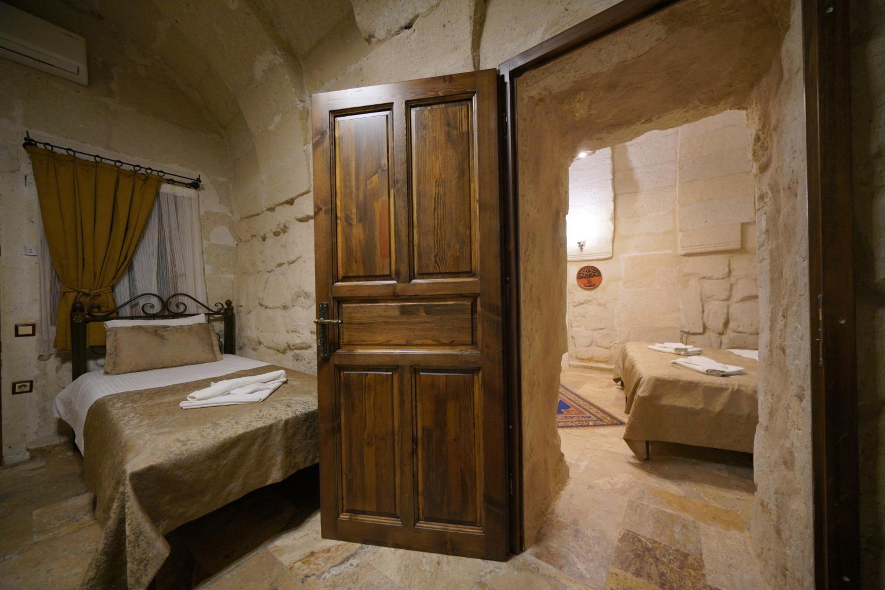 Emit Cave Hotel - Image 91