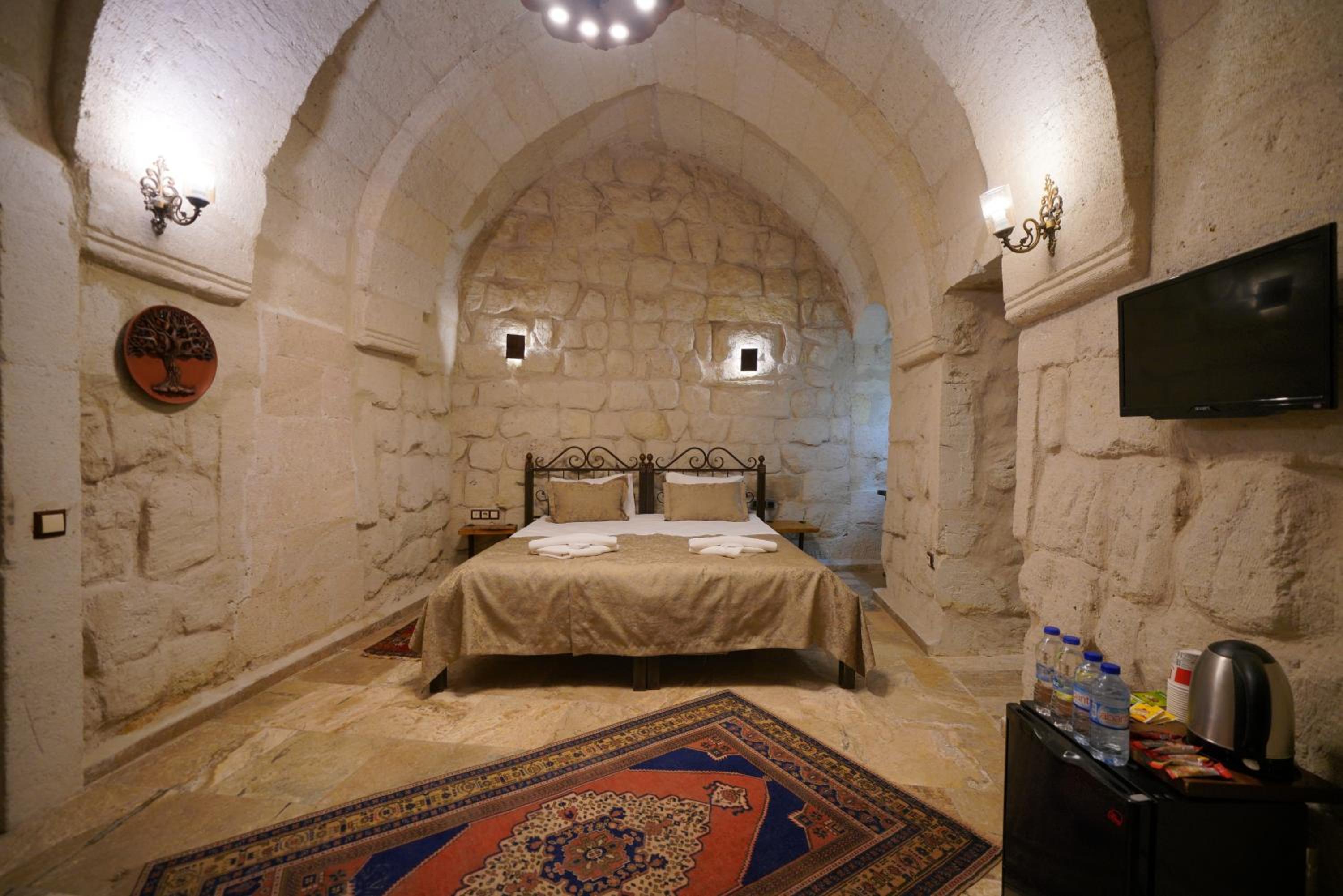 Emit Cave Hotel - Image 17