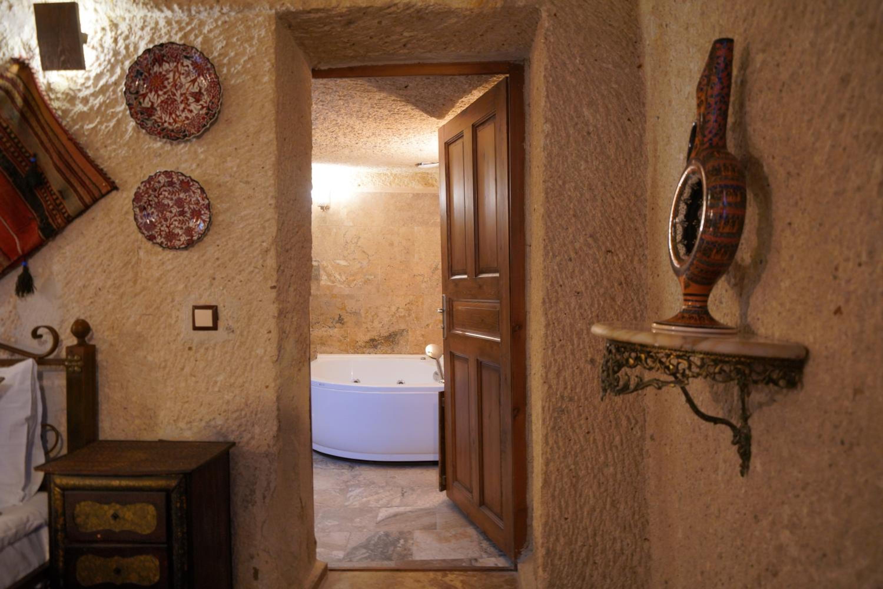 Emit Cave Hotel - Image 96