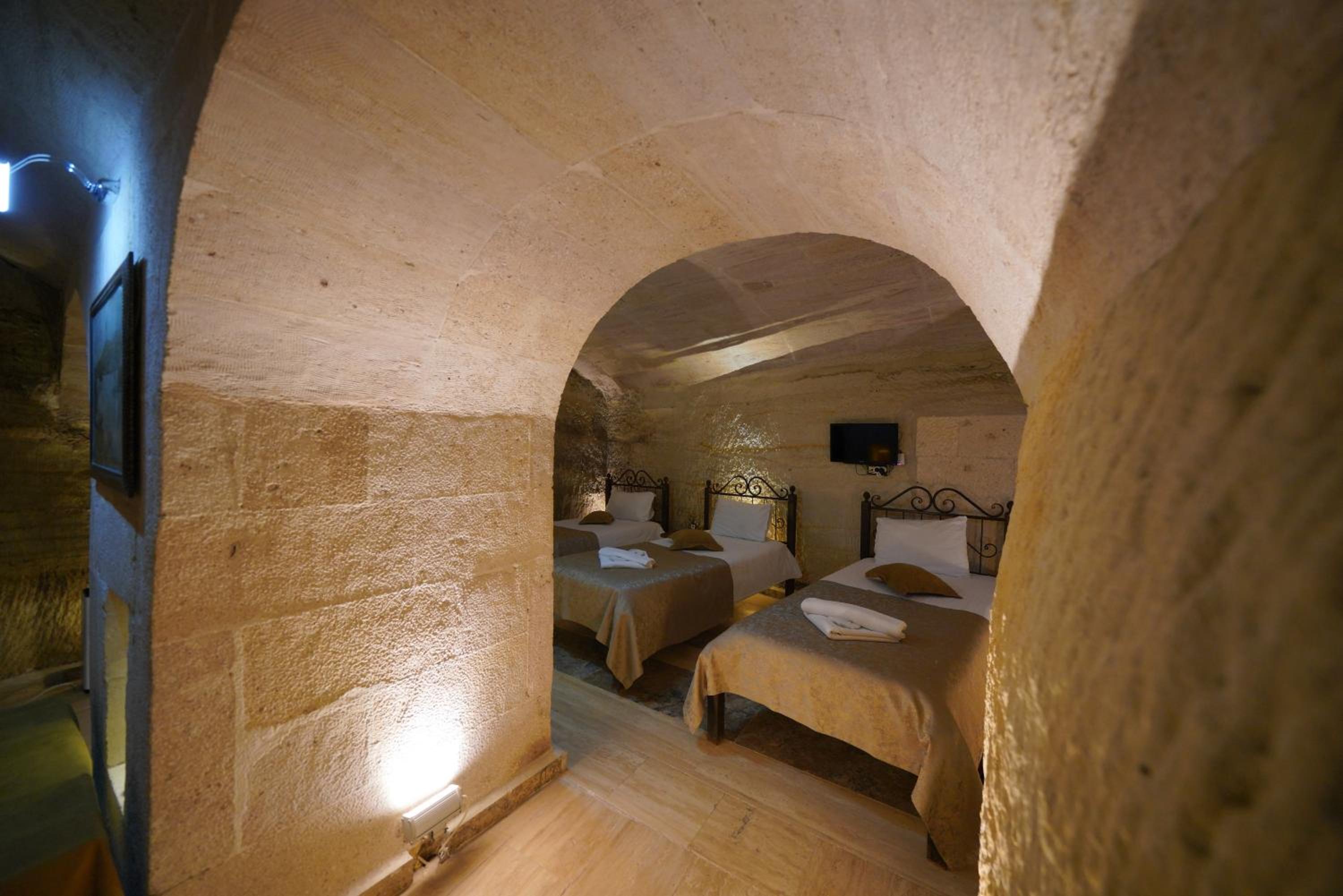 Emit Cave Hotel - Image 101