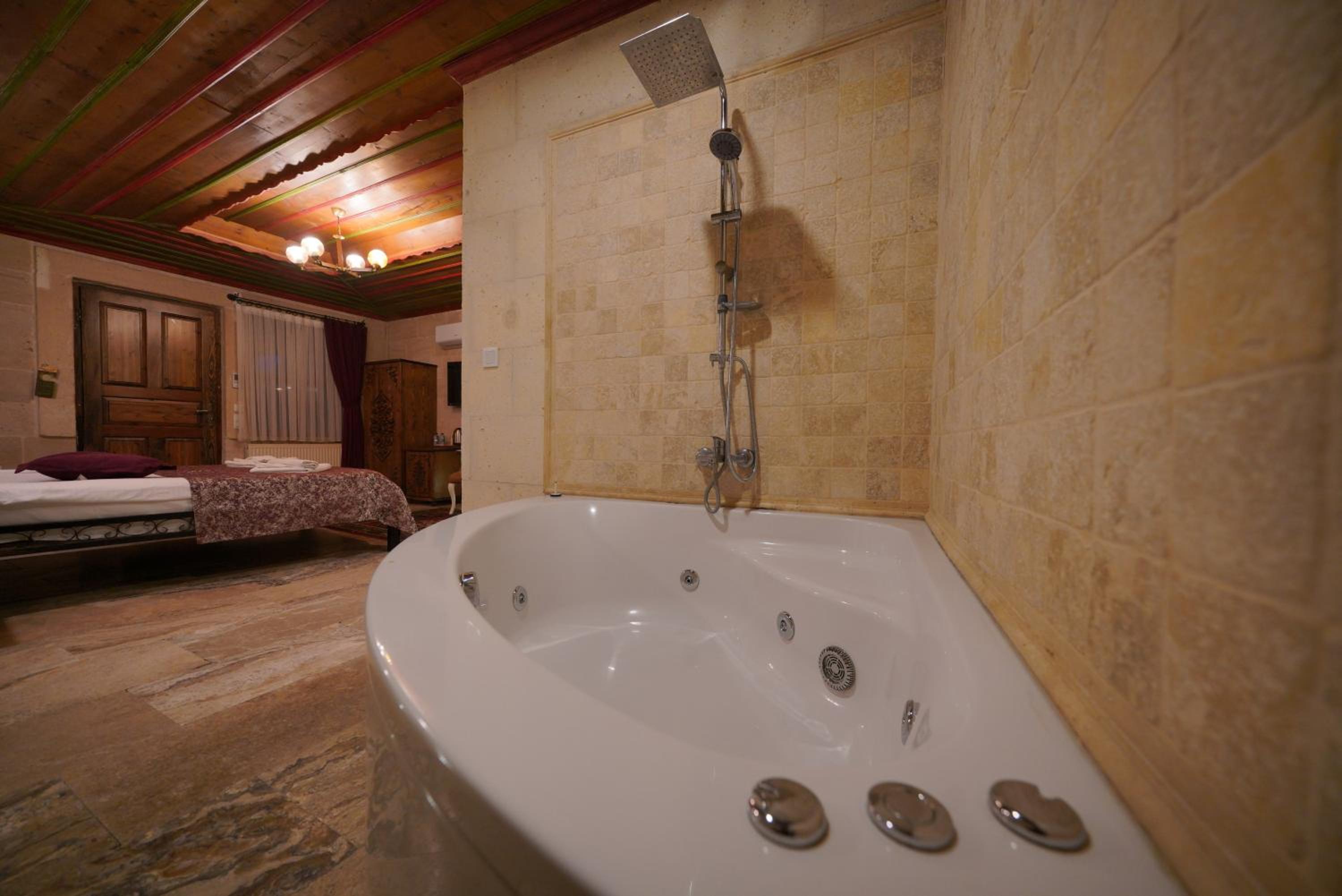 Emit Cave Hotel - Image 103