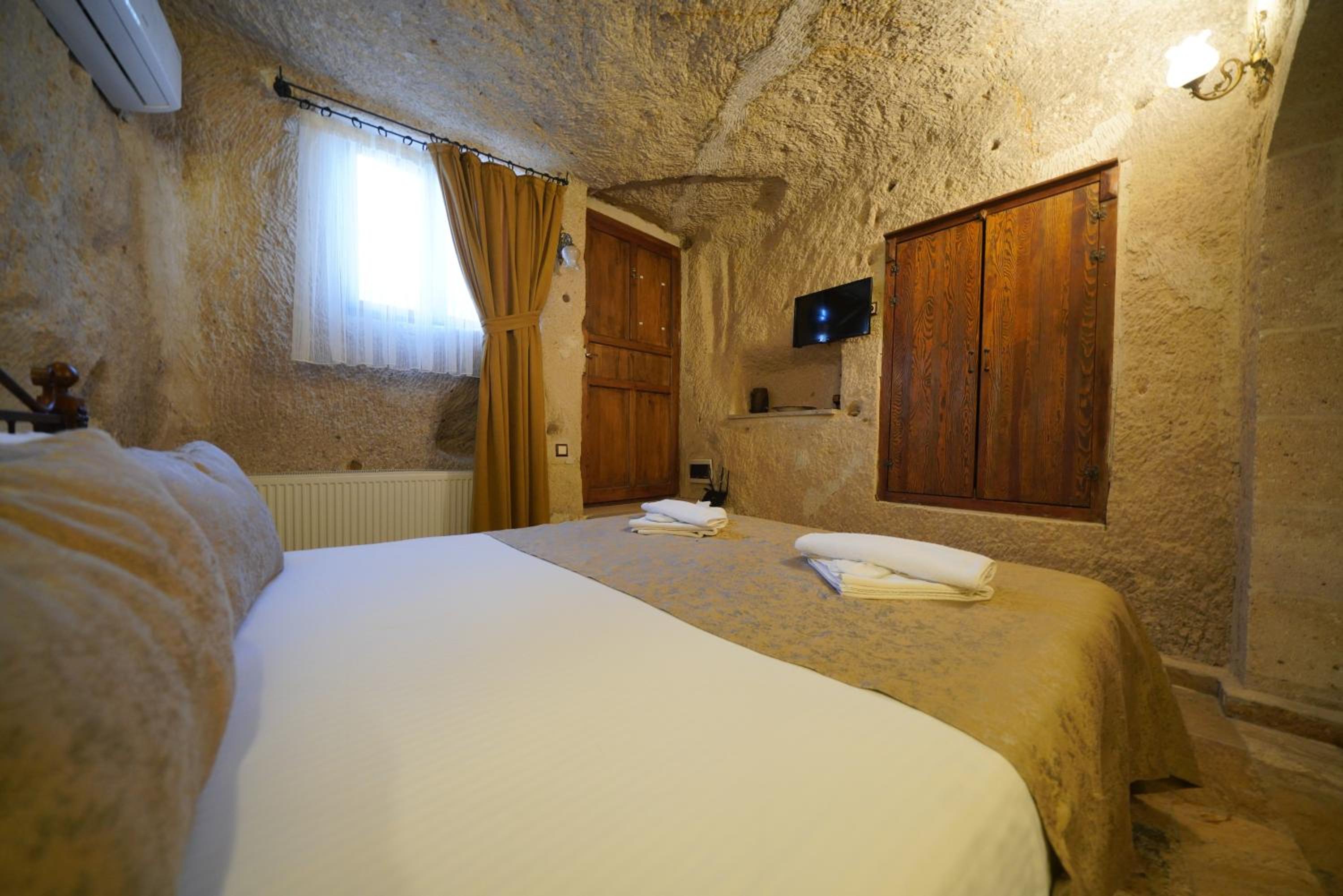 Emit Cave Hotel - Image 102