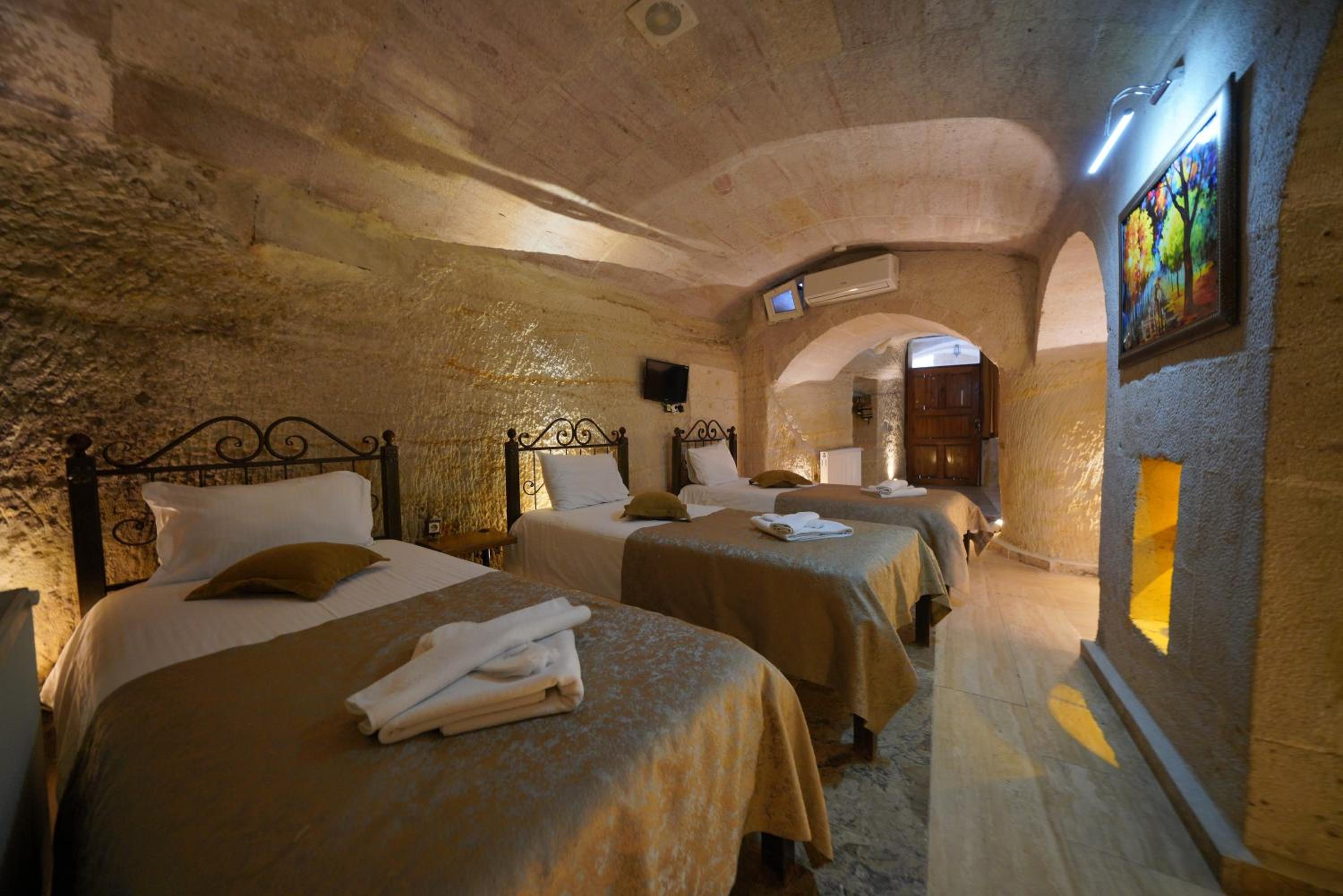 Emit Cave Hotel - Image 104