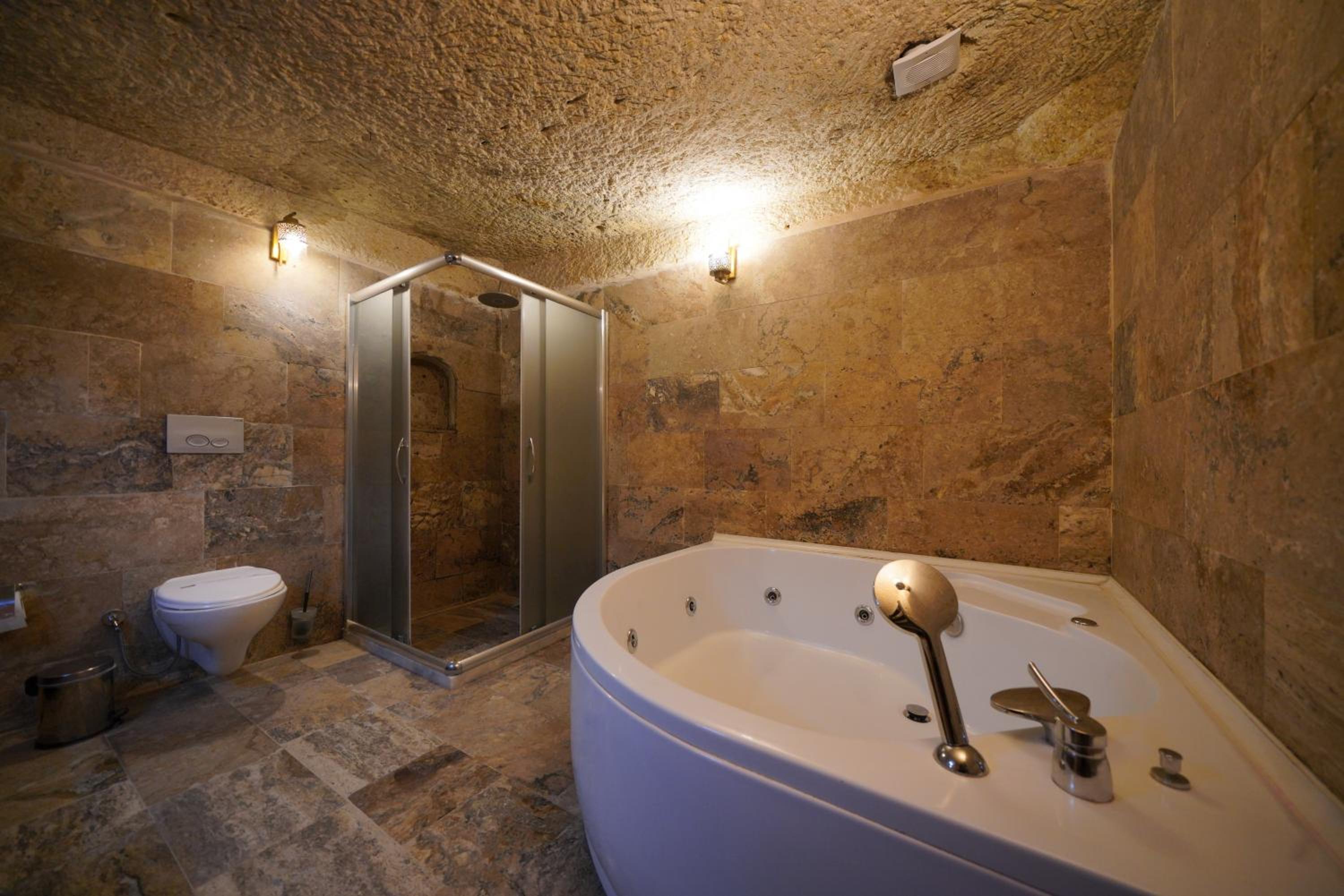 Emit Cave Hotel - Image 20