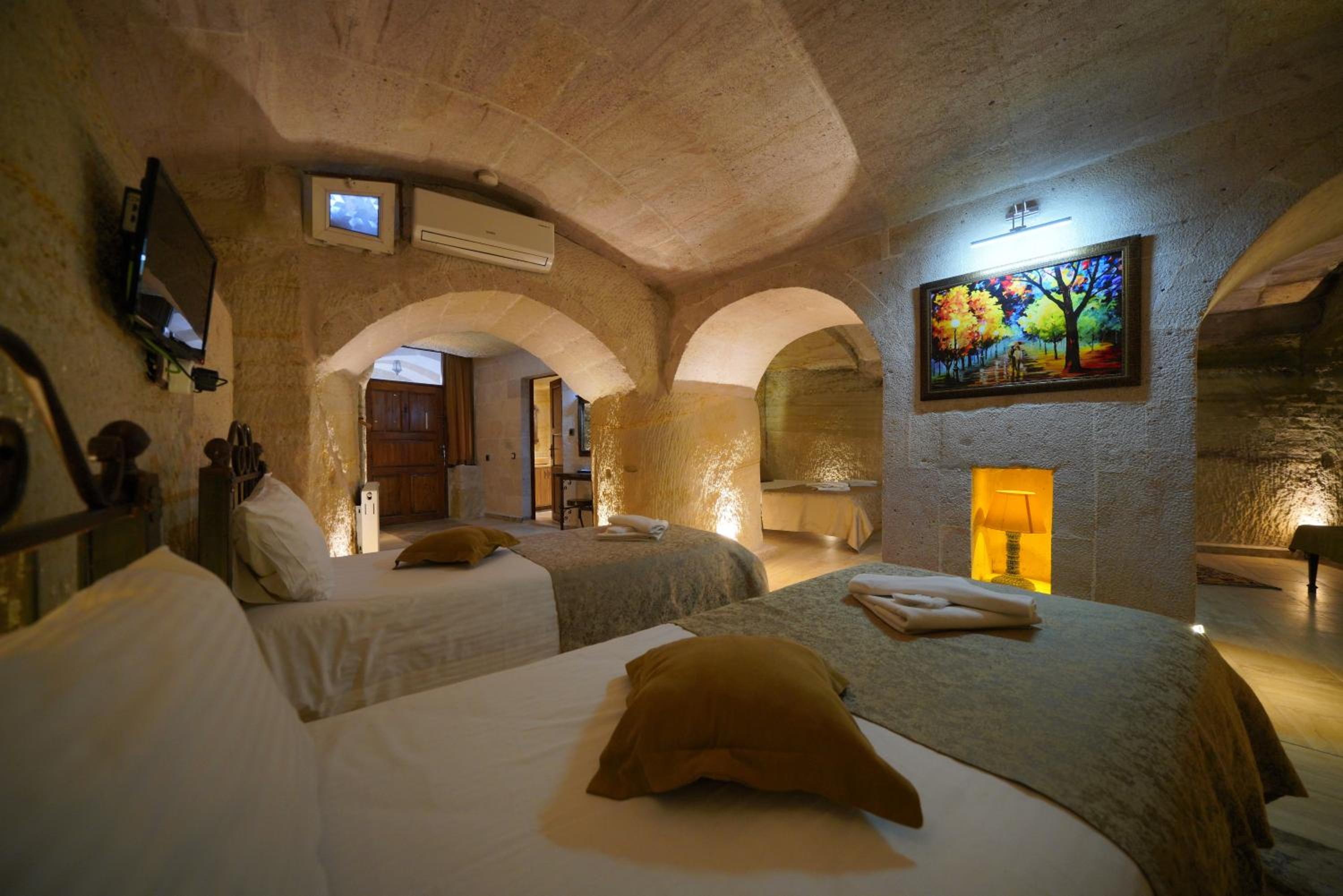 Emit Cave Hotel - Image 148