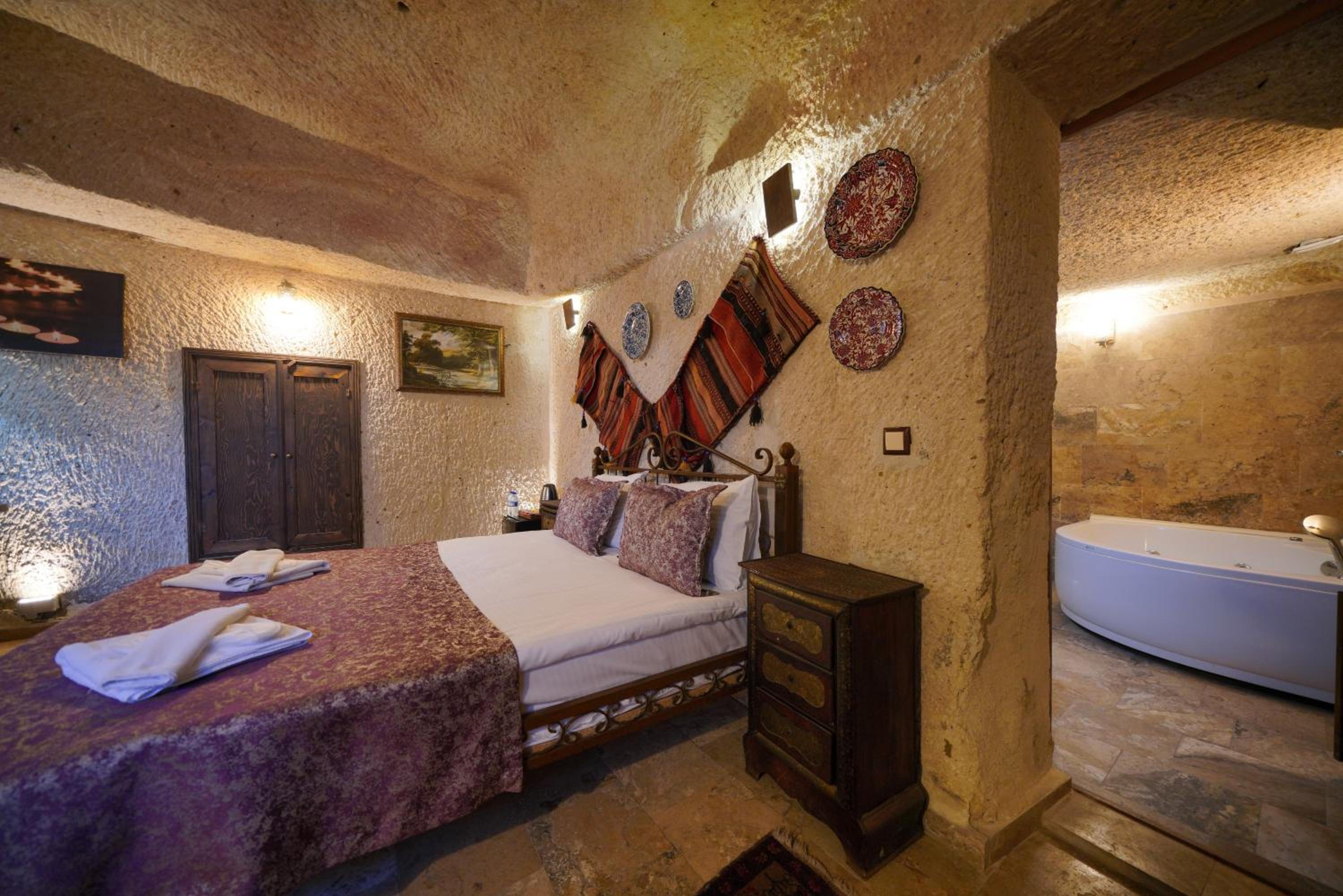 Emit Cave Hotel - Image 123