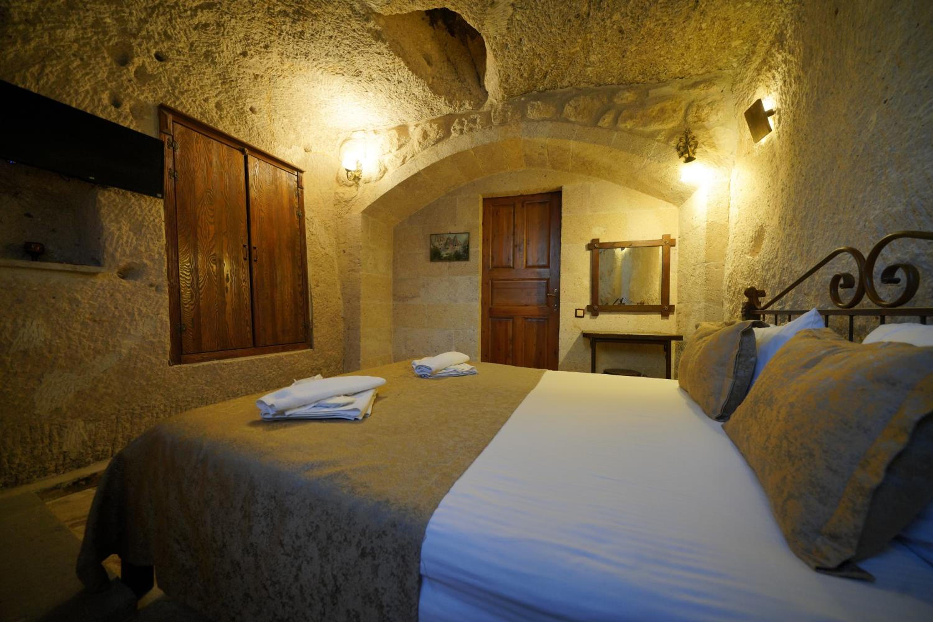 Emit Cave Hotel - Image 128