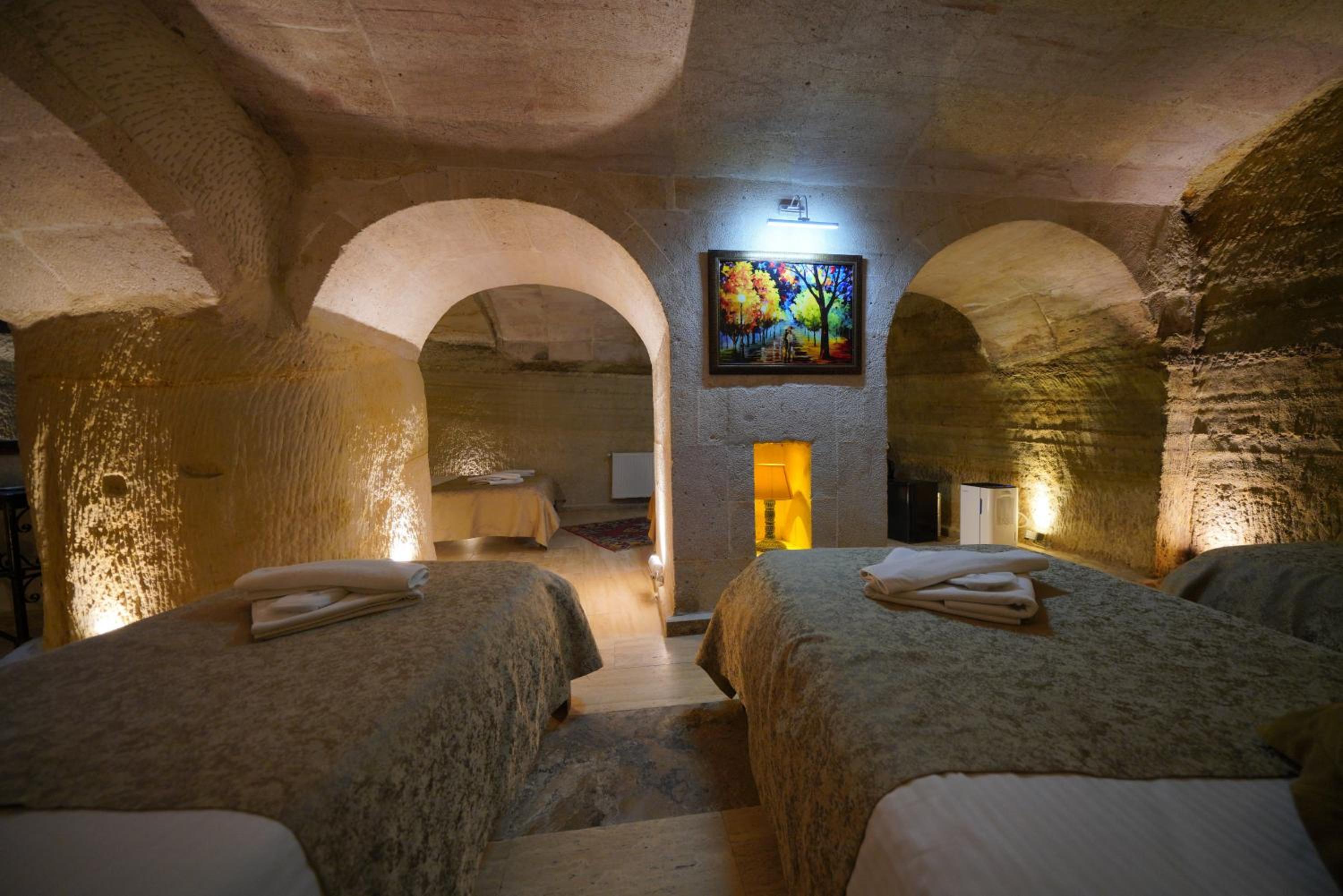 Emit Cave Hotel - Image 25