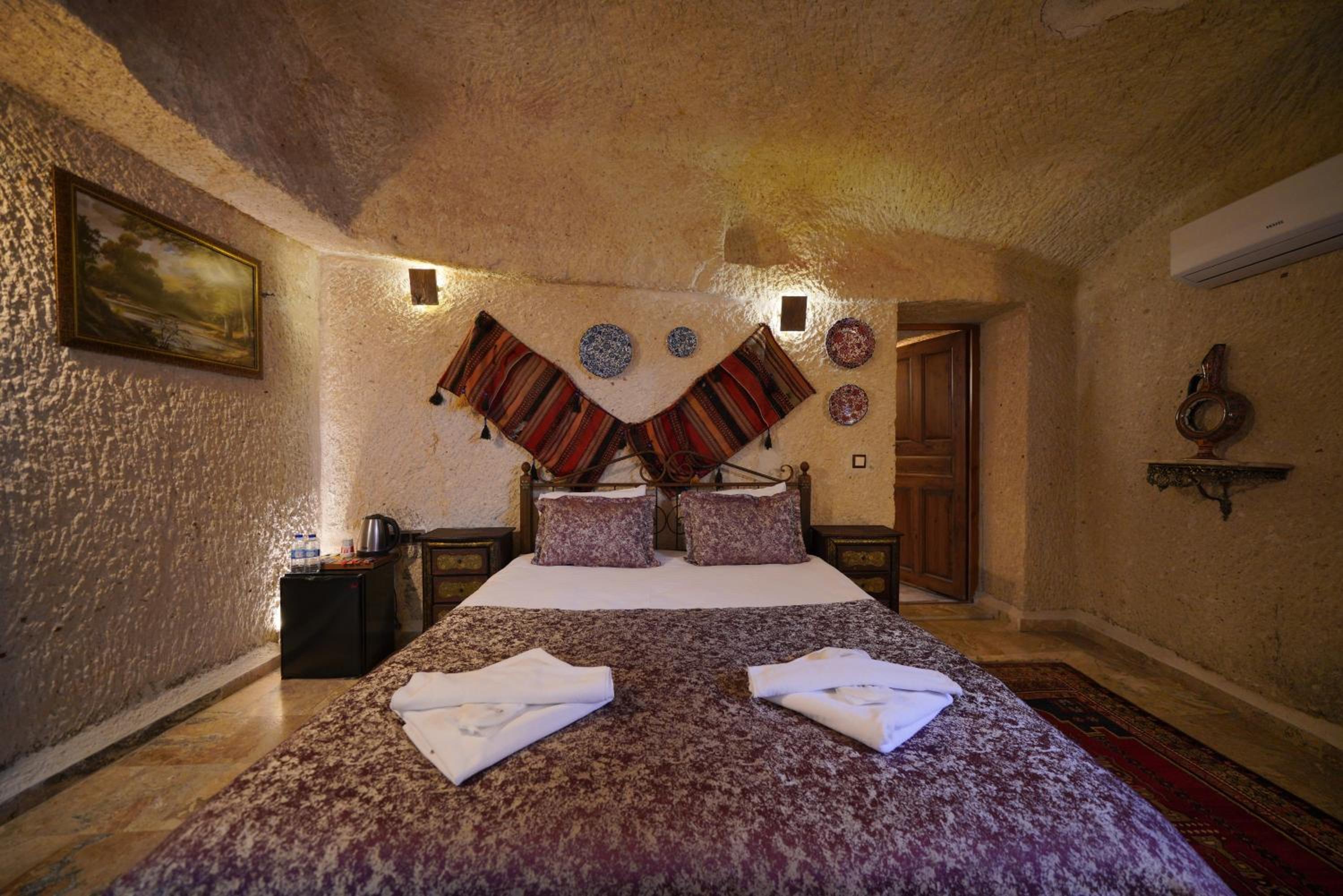 Emit Cave Hotel - Image 26