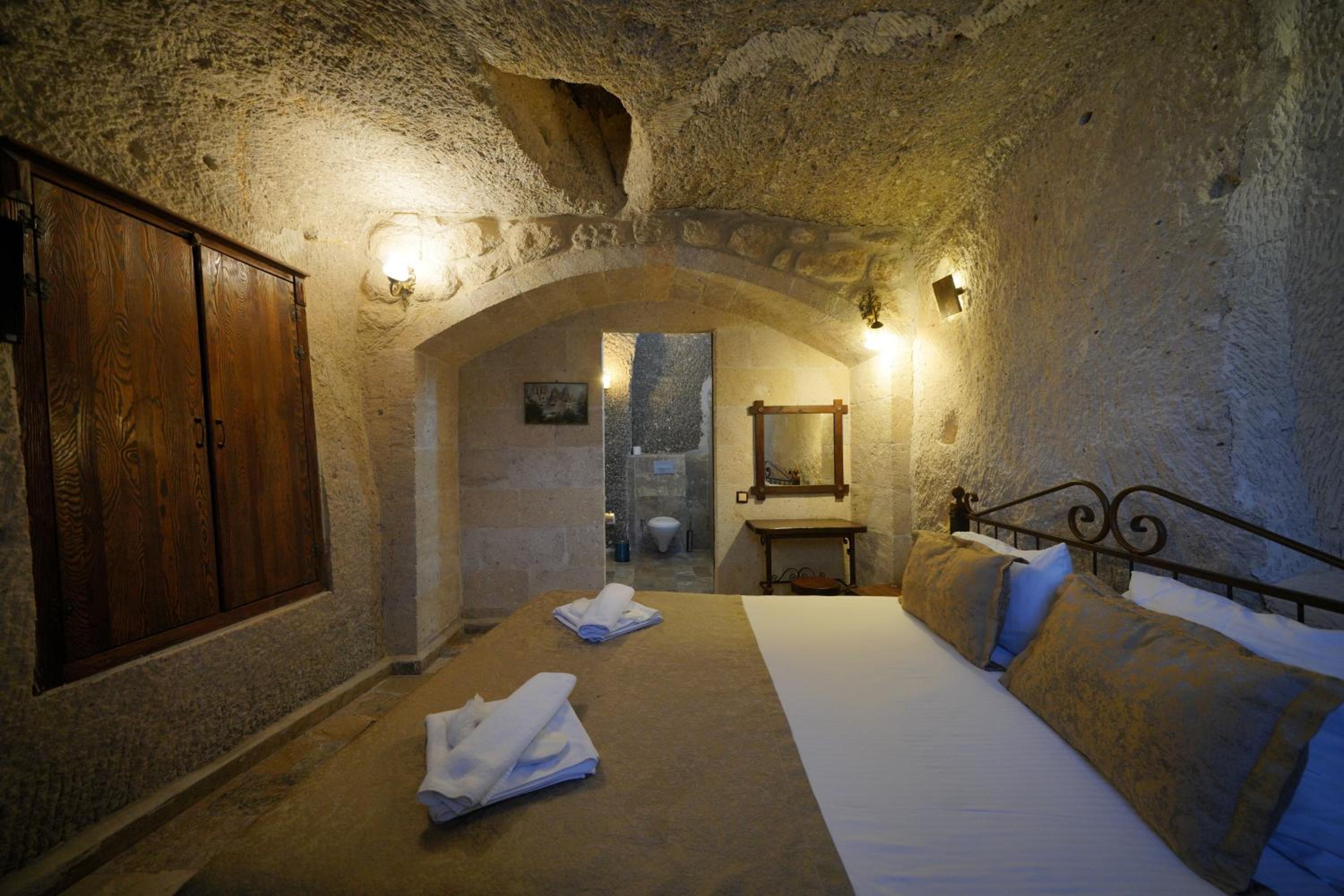 Emit Cave Hotel - Image 131