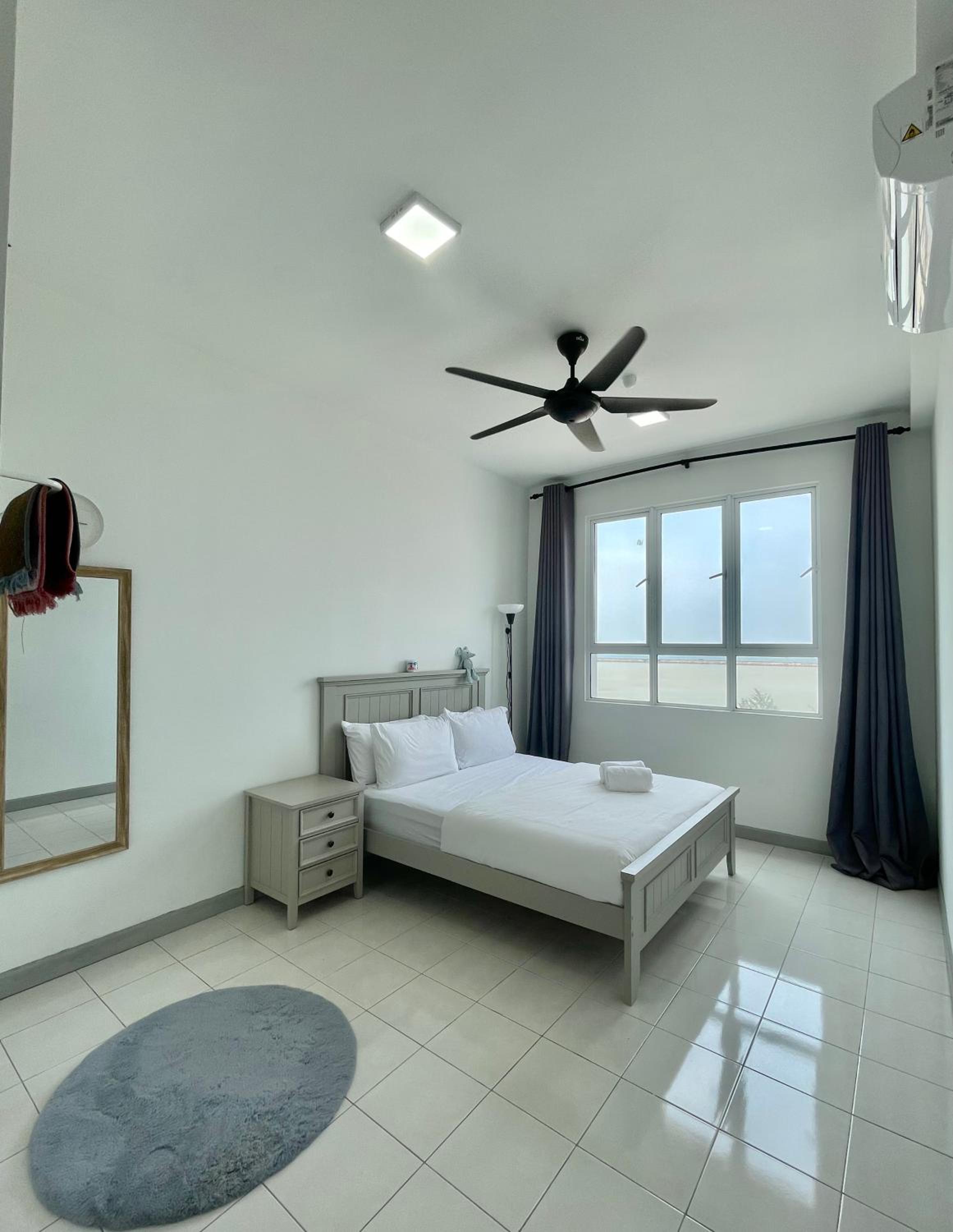 KiRA Drawbridge Homestay max 8 pax only with pool WIFI NETFLIX near KTCC Mall view 3