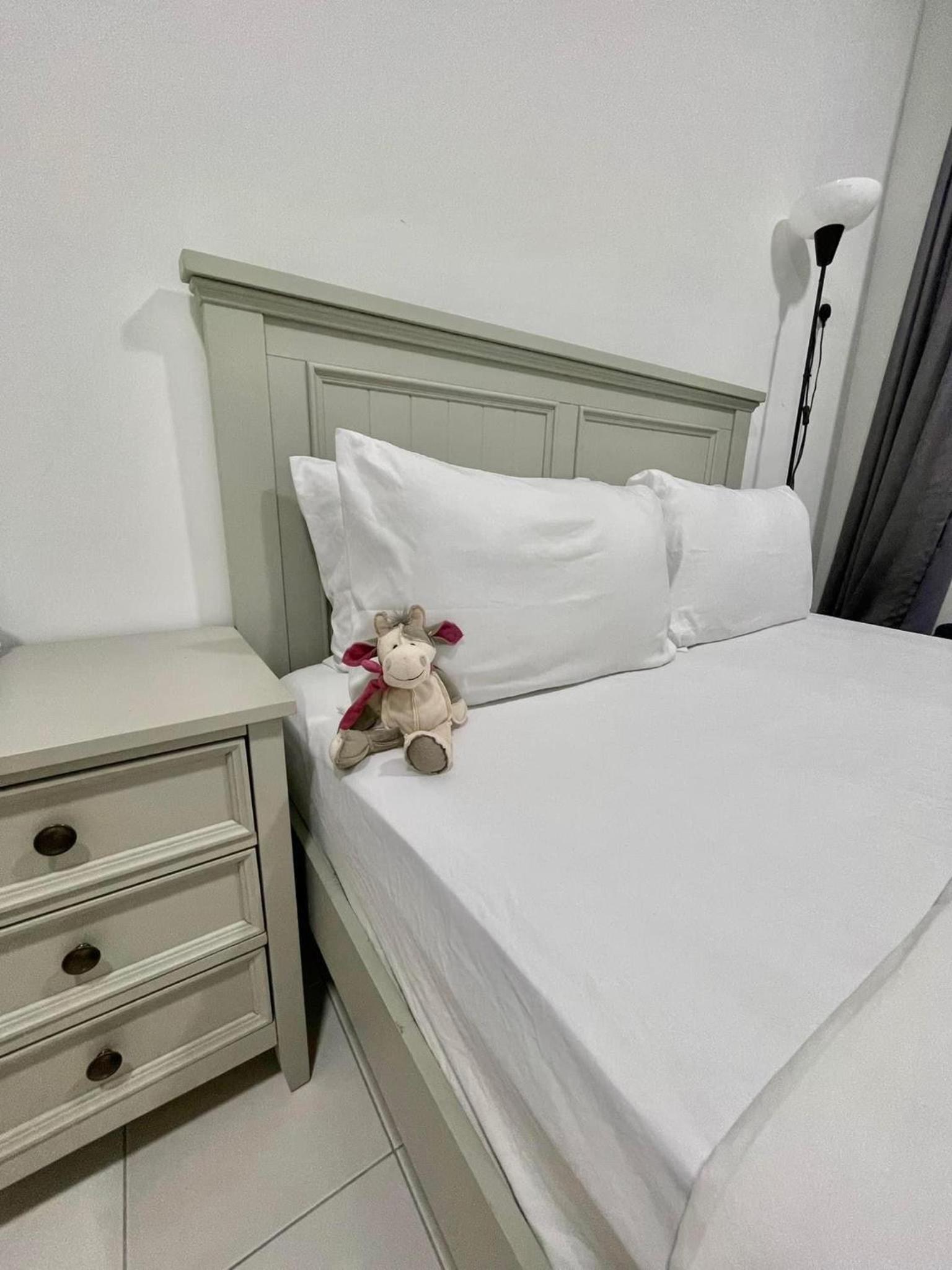 KiRA Drawbridge Homestay max 8 pax only with pool WIFI NETFLIX near KTCC Mall view 2