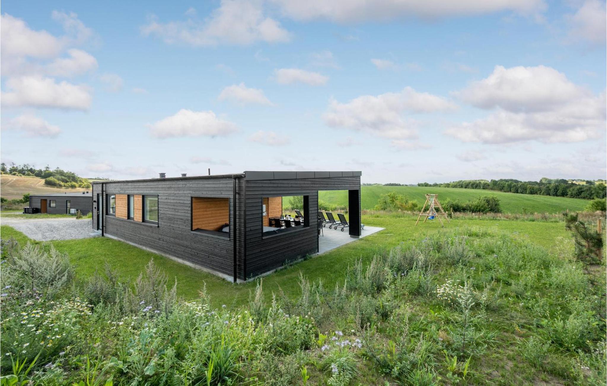 4 Bedroom Stunning Home In Løgstrup view 3