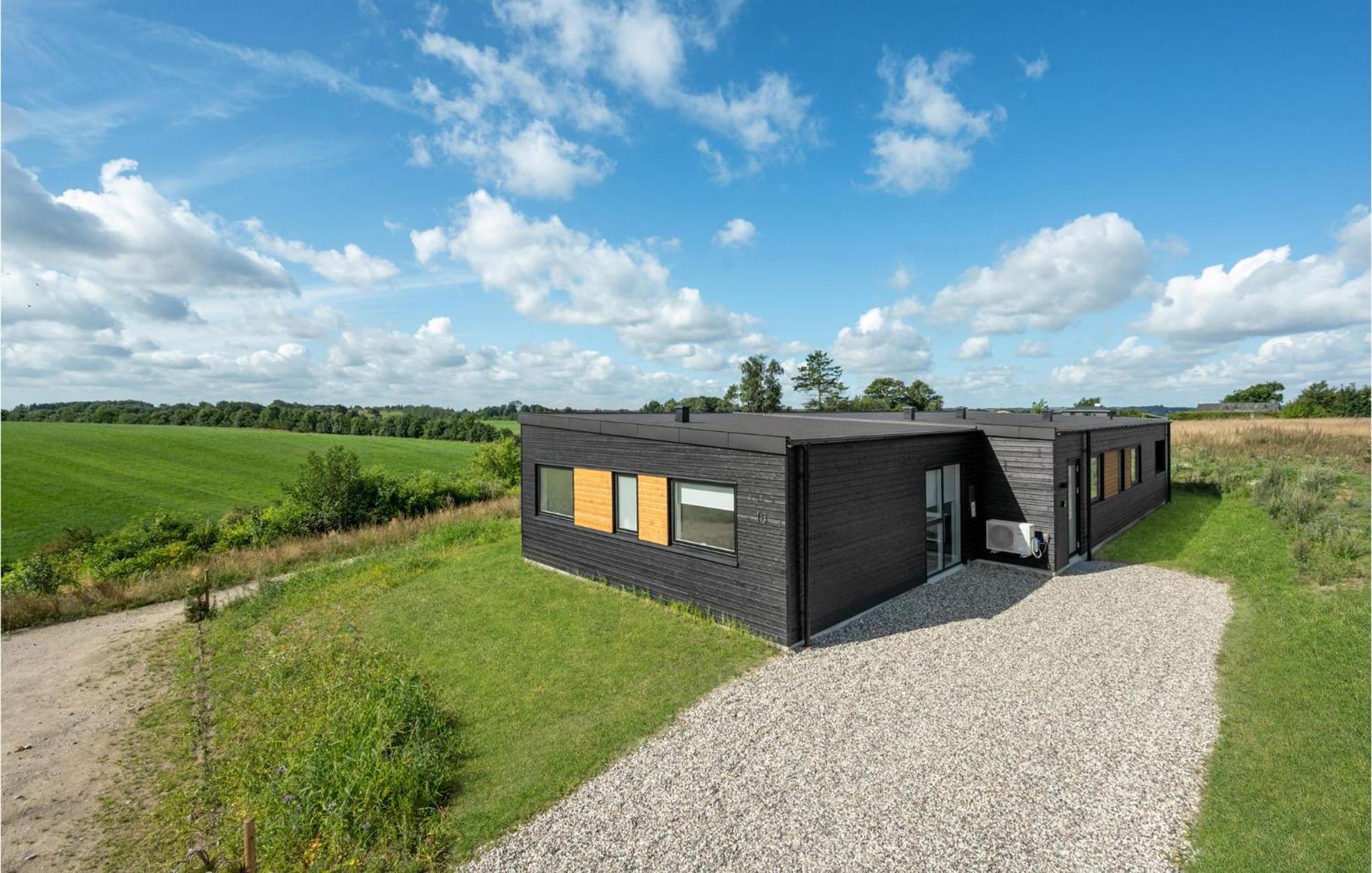 4 Bedroom Stunning Home In Løgstrup view 4