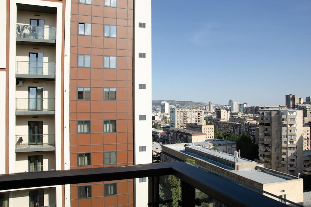 Medical University Metro 1BR Apartment, 11th Floor - City View - Free Private Parking - Self Check-in view 2