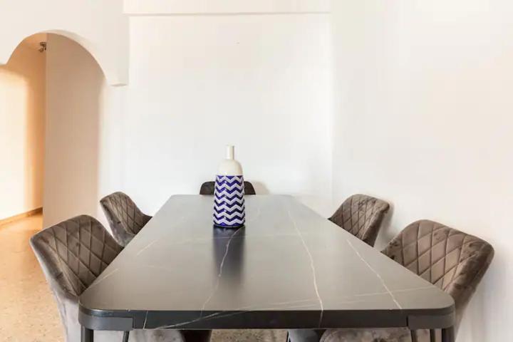Sea View City Centre 3bed Apartment