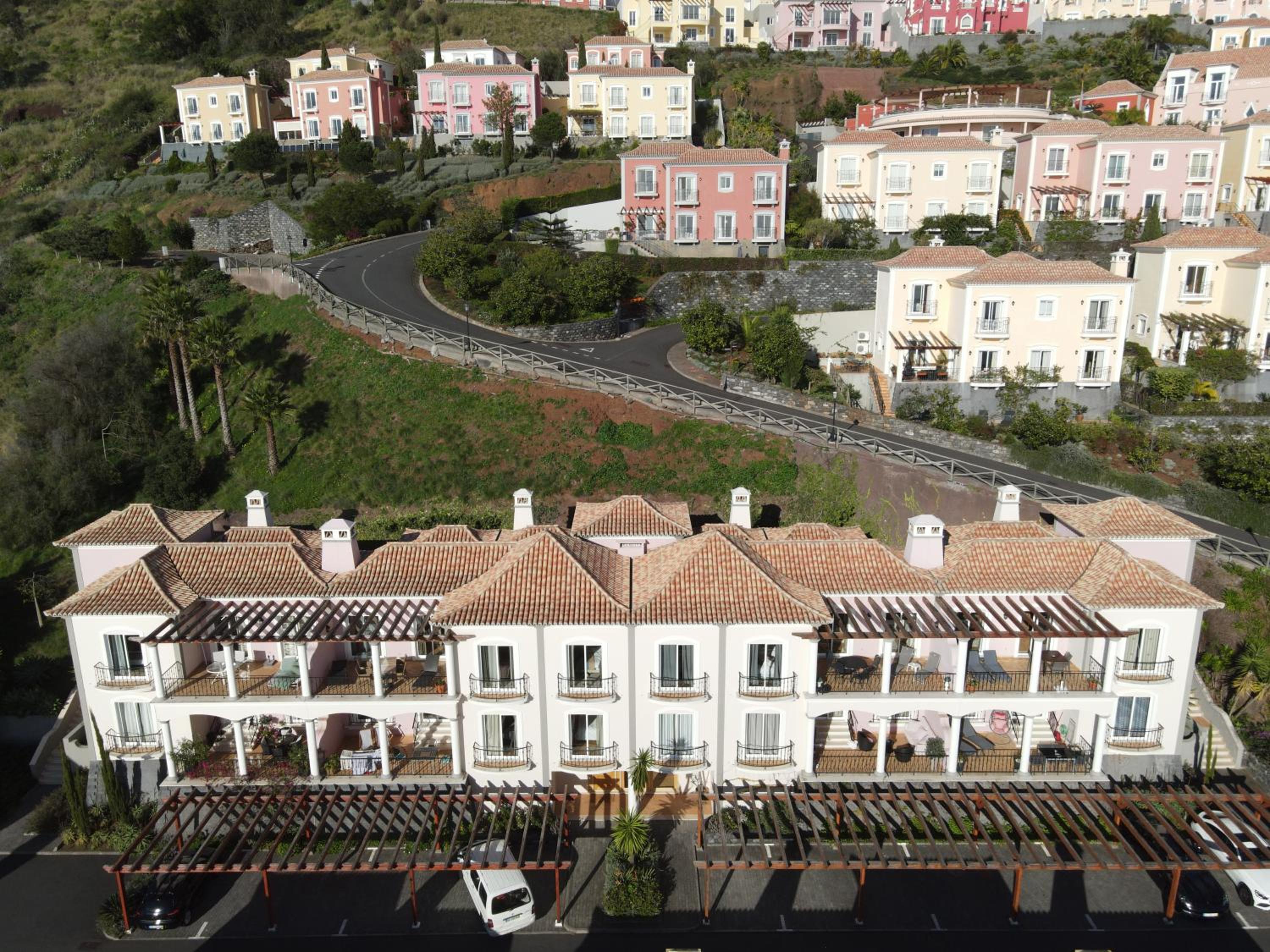 Sea and Sun 4 You - Palheiro Village view 5