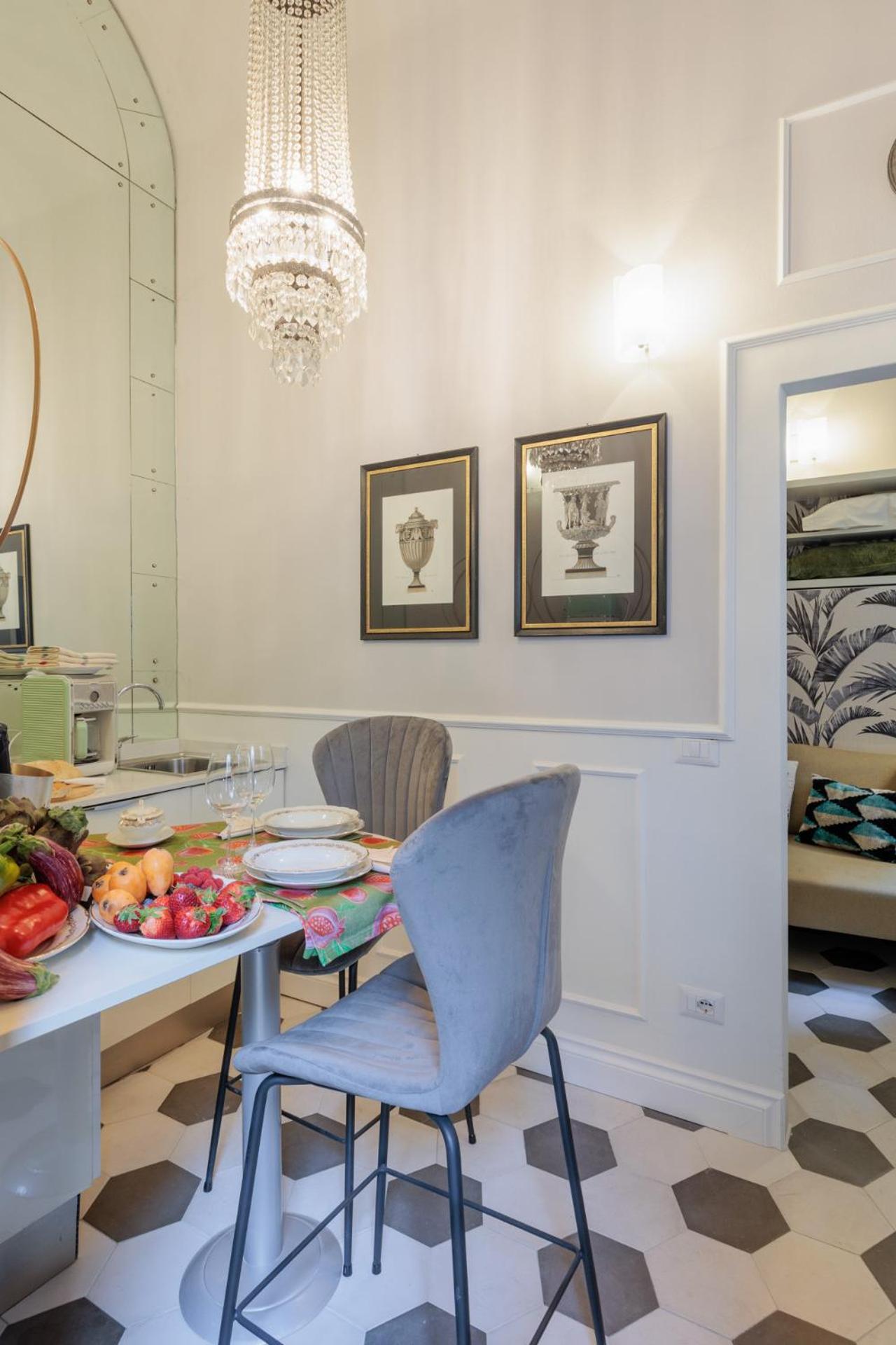 Busdraghi Studio, a stylish studio along Via Fillungo view 3