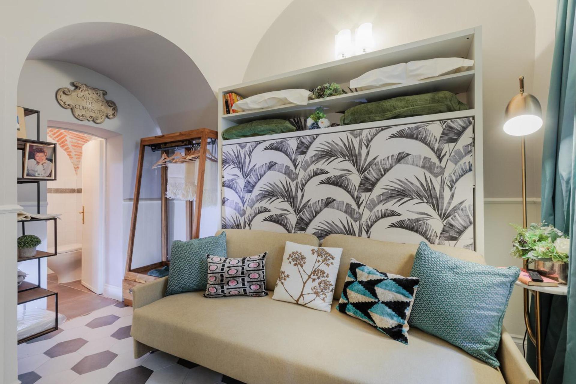 Busdraghi Studio, a stylish studio along Via Fillungo view 2