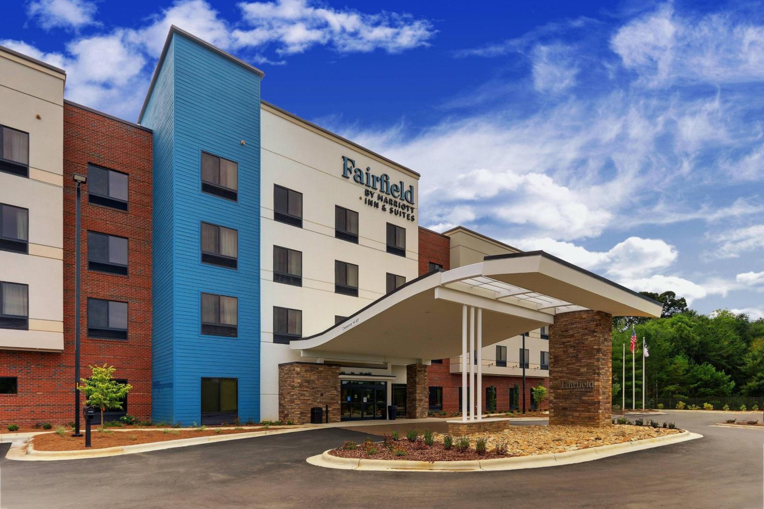 Hotel Fairfield Inn & Suites by Marriott Asheville Weaverville - Image 1