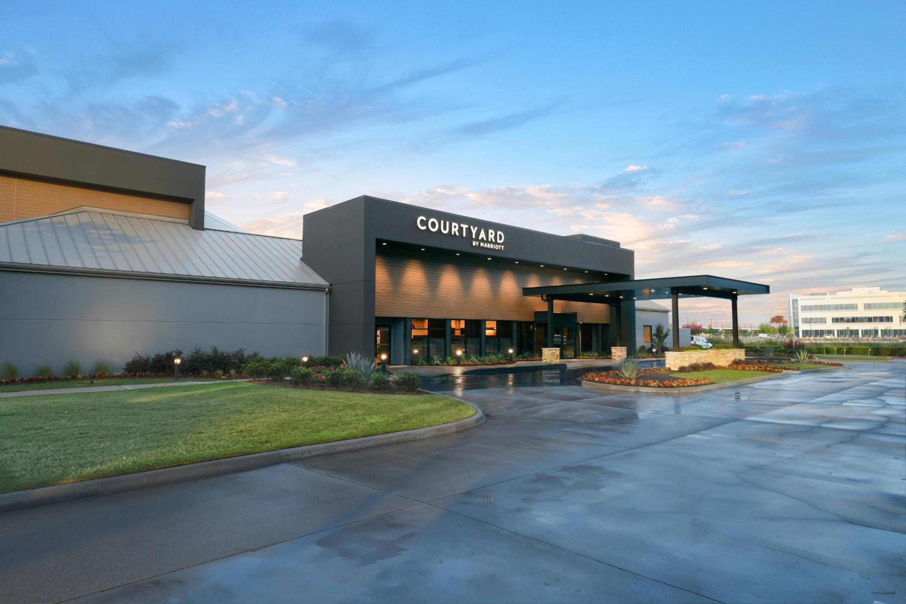 Hotel Courtyard by Marriott Dallas DFW Airport North/Irving - Image 1