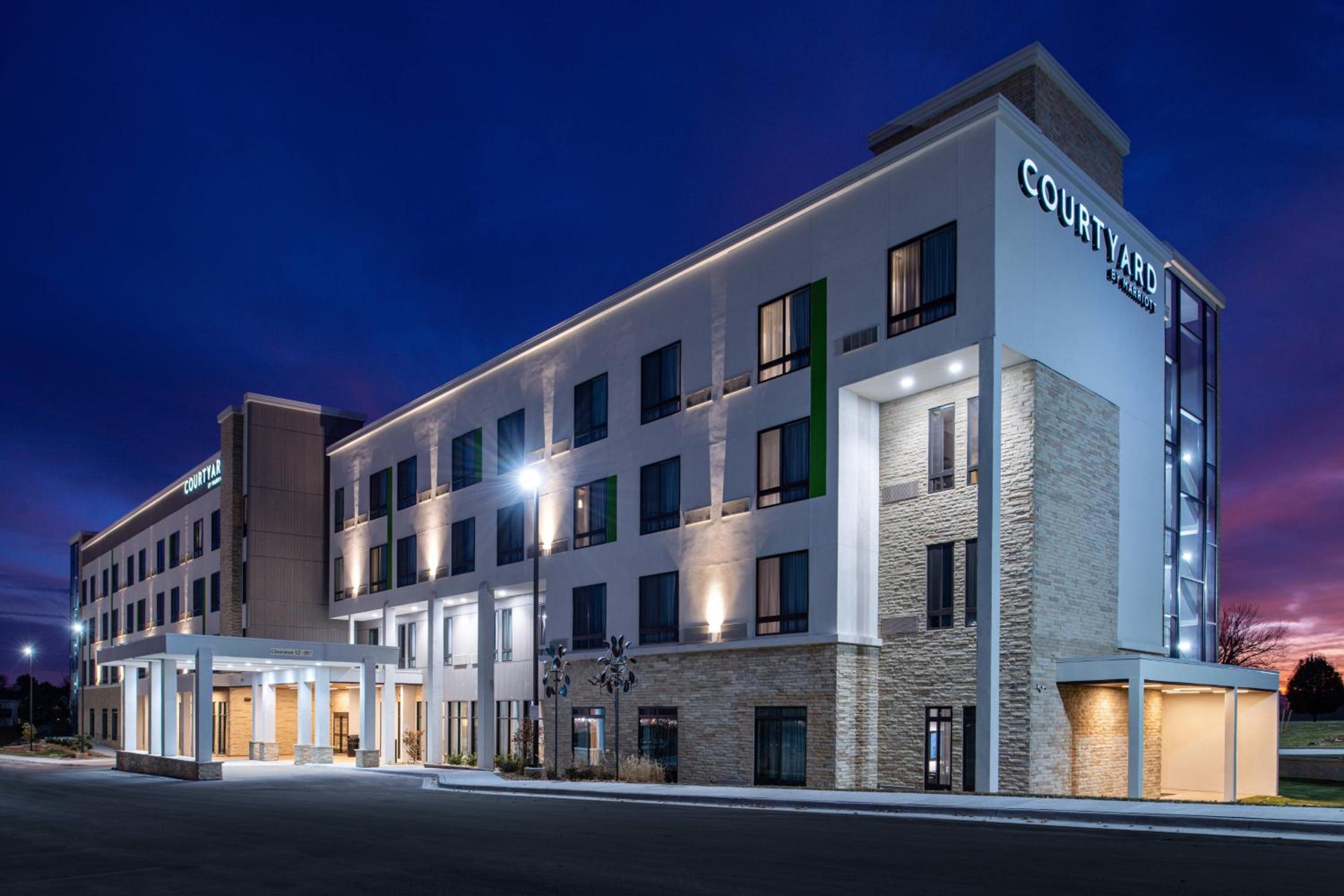 Kansas City Vacations - Courtyard Kansas City Olathe - Property Image 1