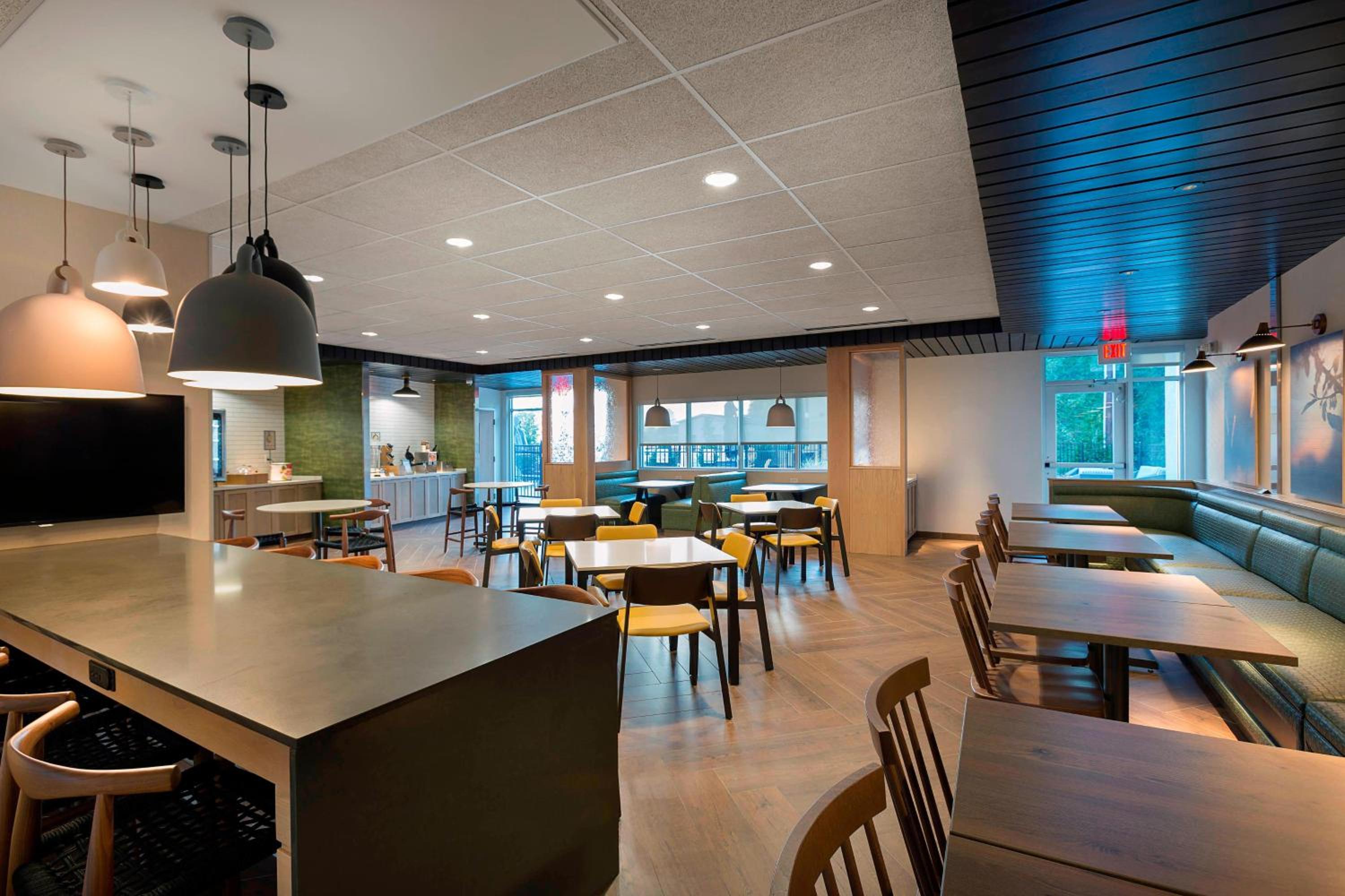 Gaffney Vacations - Fairfield Inn  Suites by Marriott Shelby - Property Image 5