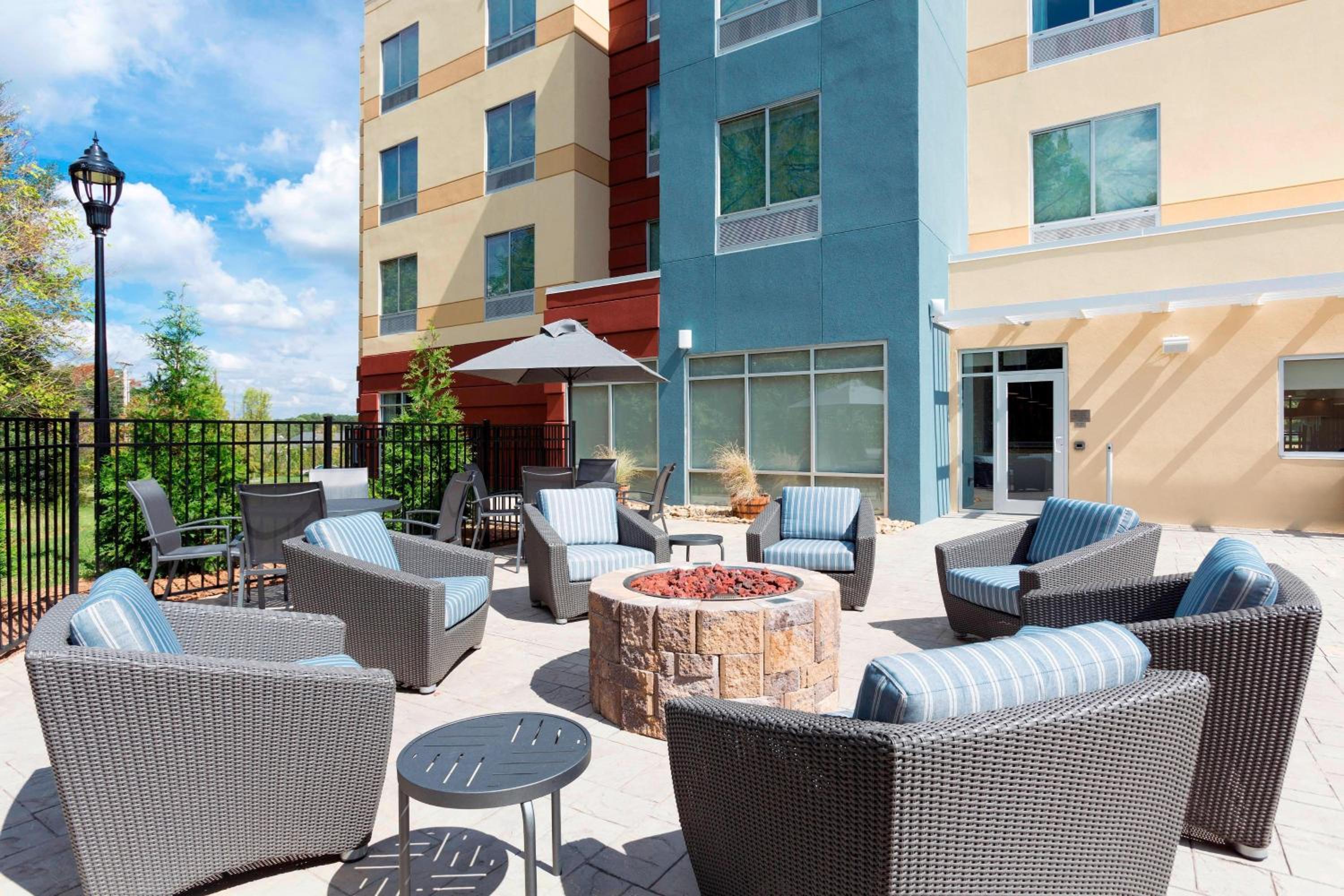 Gaffney Vacations - Fairfield Inn  Suites by Marriott Shelby - Property Image 2