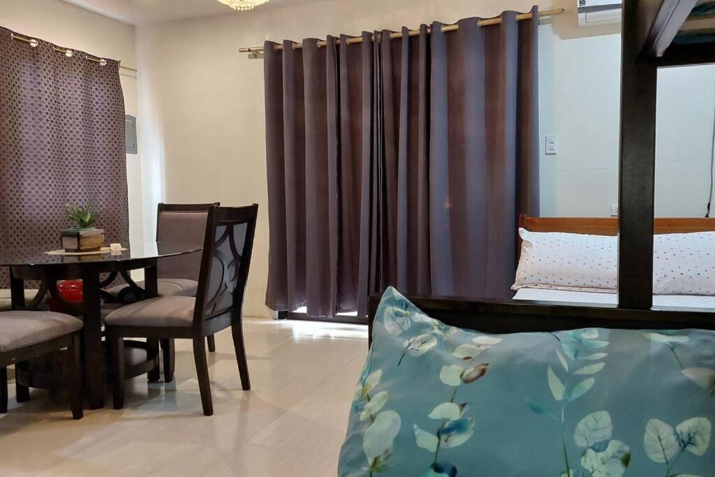 YYY's Townhouse view 4