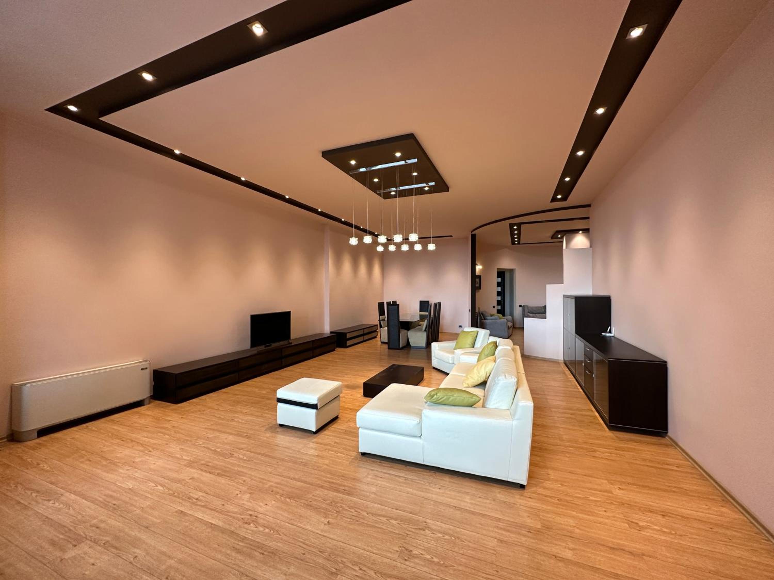 Teryan street, 4 bedrooms Luxury and Grande apartment with Spacious balcony TT606