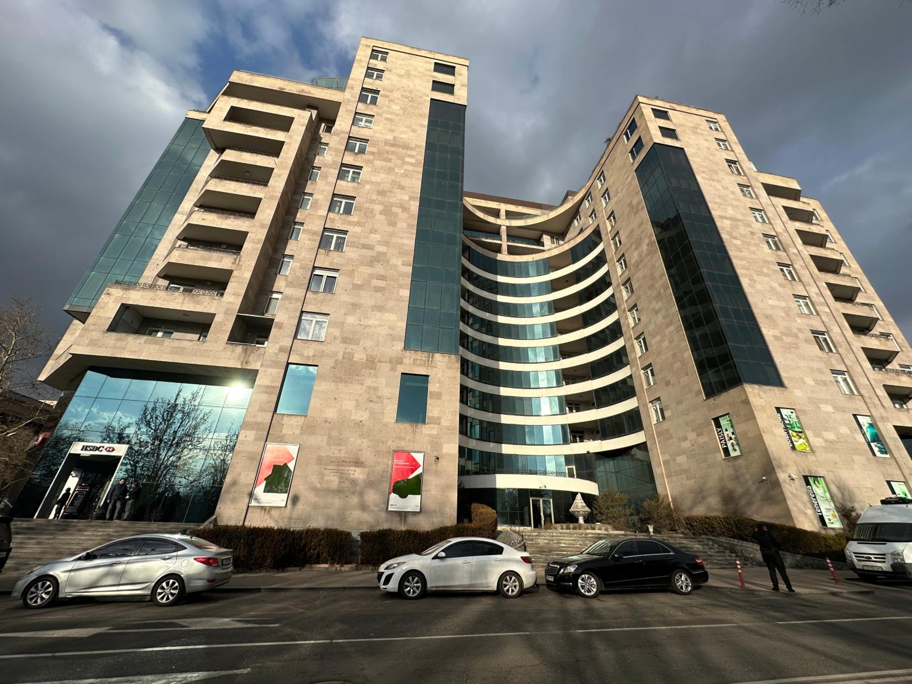 Teryan street, 4 bedrooms Luxury and Grande apartment with Spacious balcony TT606