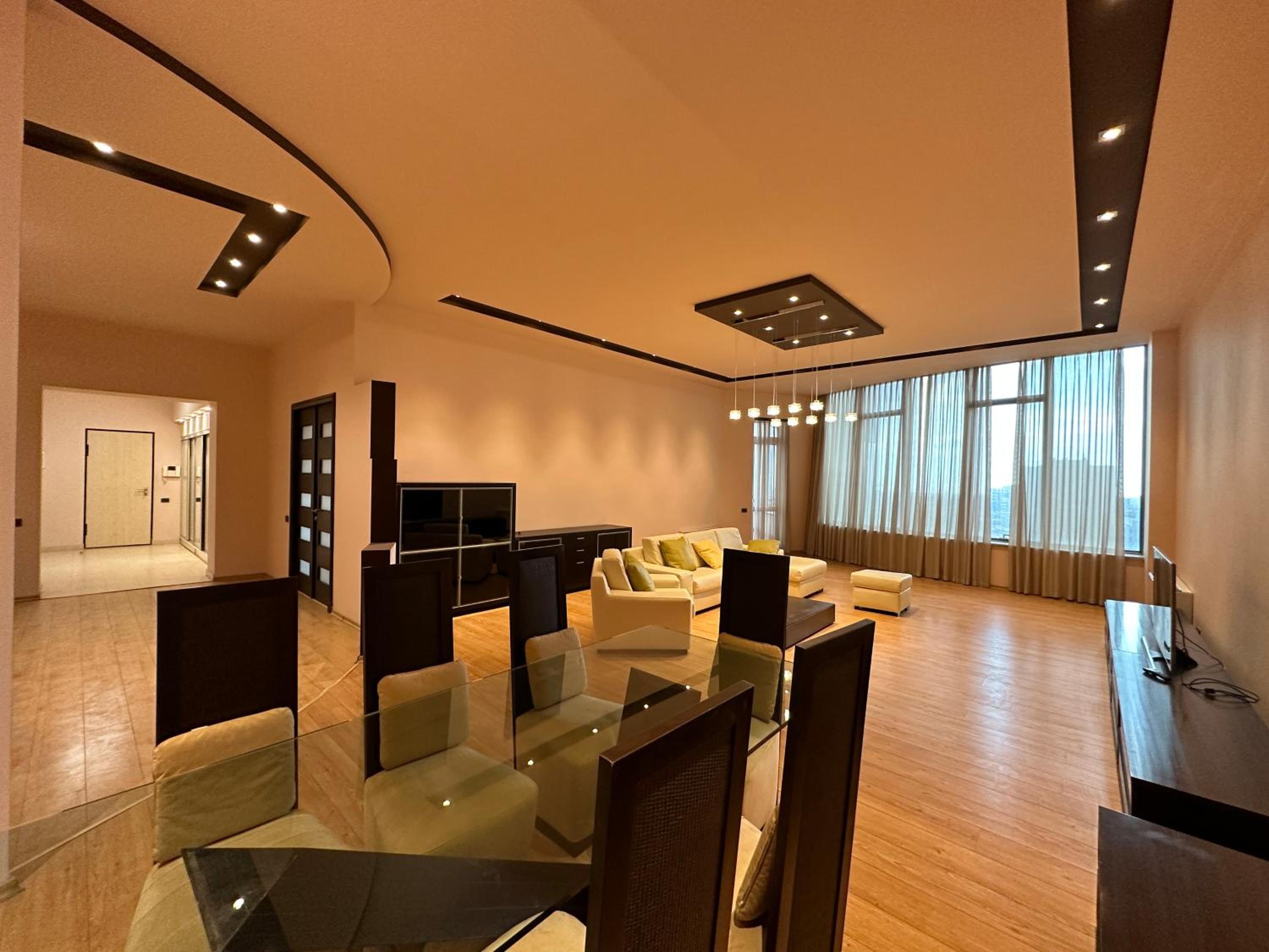 Teryan street, 4 bedrooms Luxury and Grande apartment with Spacious balcony TT606