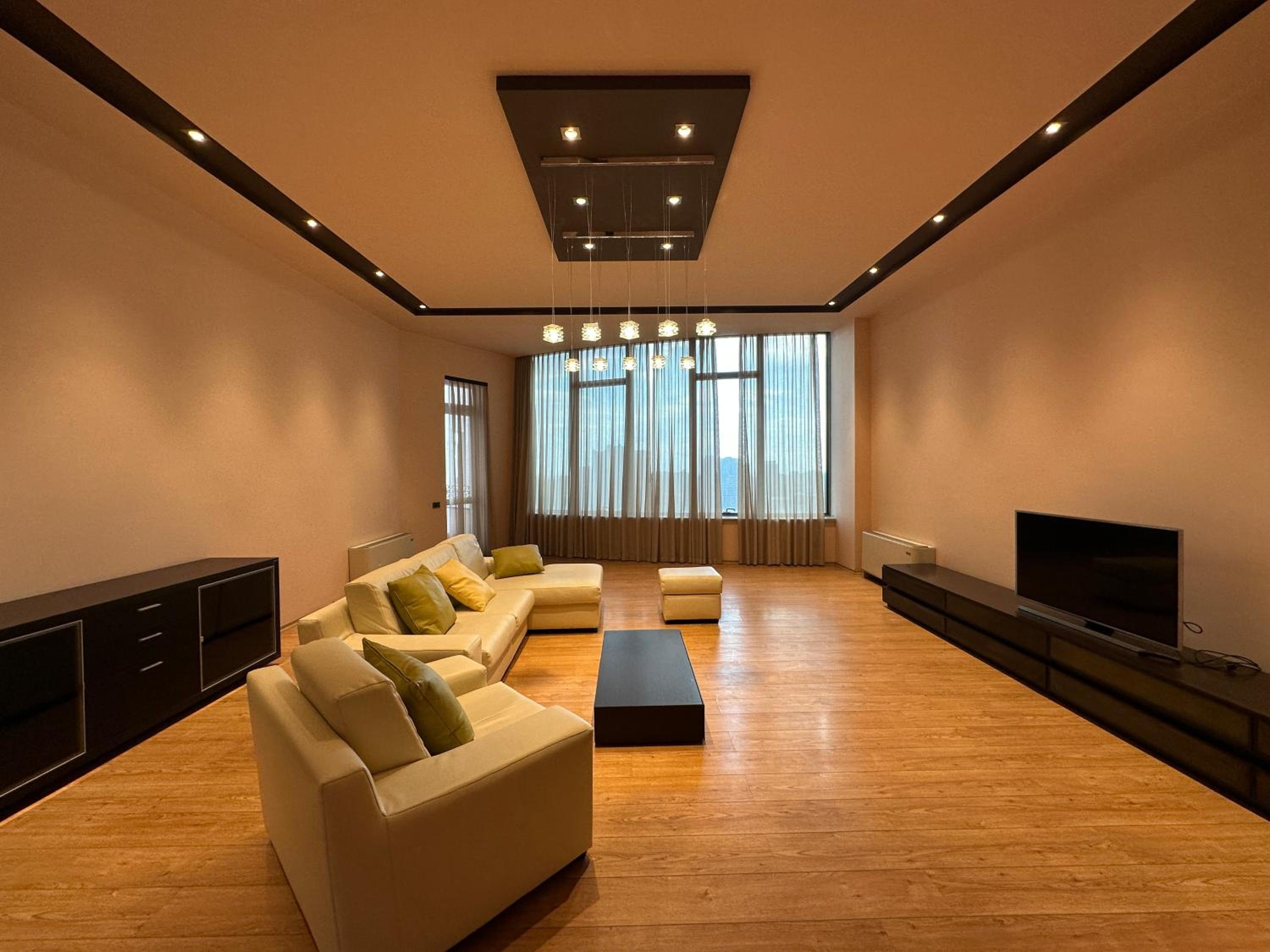 Teryan street, 4 bedrooms Luxury and Grande apartment with Spacious balcony TT606