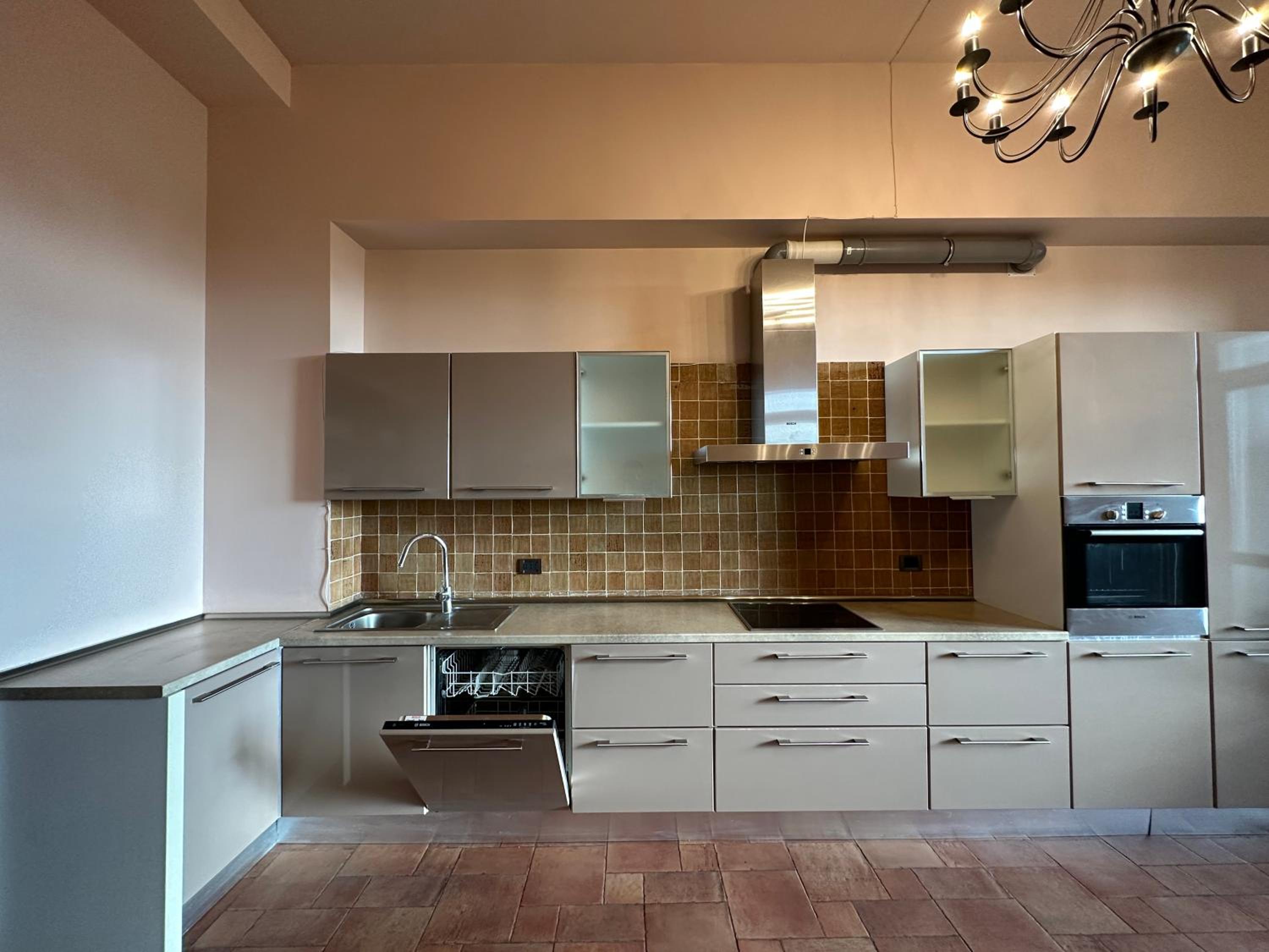 Teryan street, 4 bedrooms Luxury and Grande apartment with Spacious balcony TT606