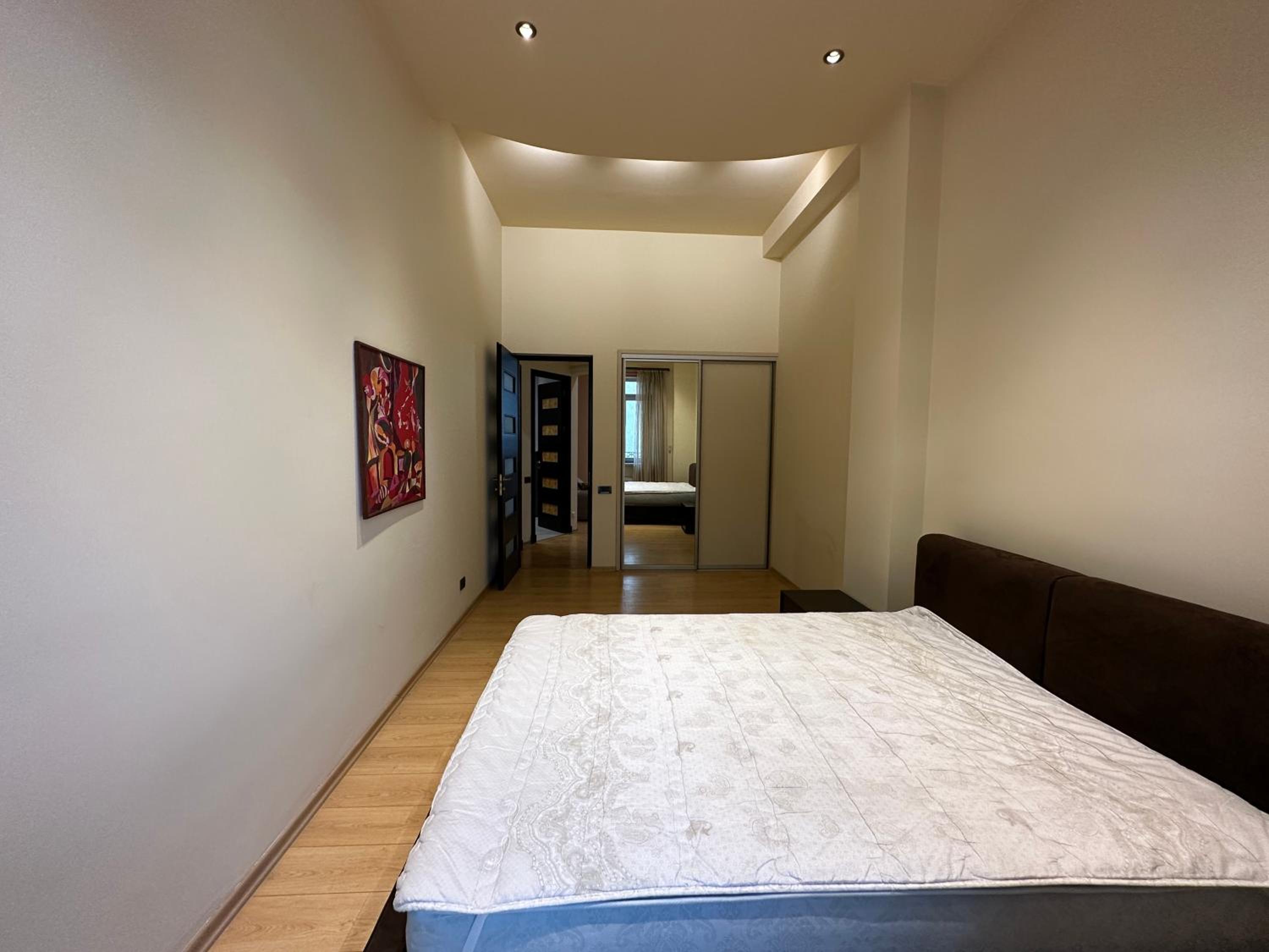 Teryan street, 4 bedrooms Luxury and Grande apartment with Spacious balcony TT606