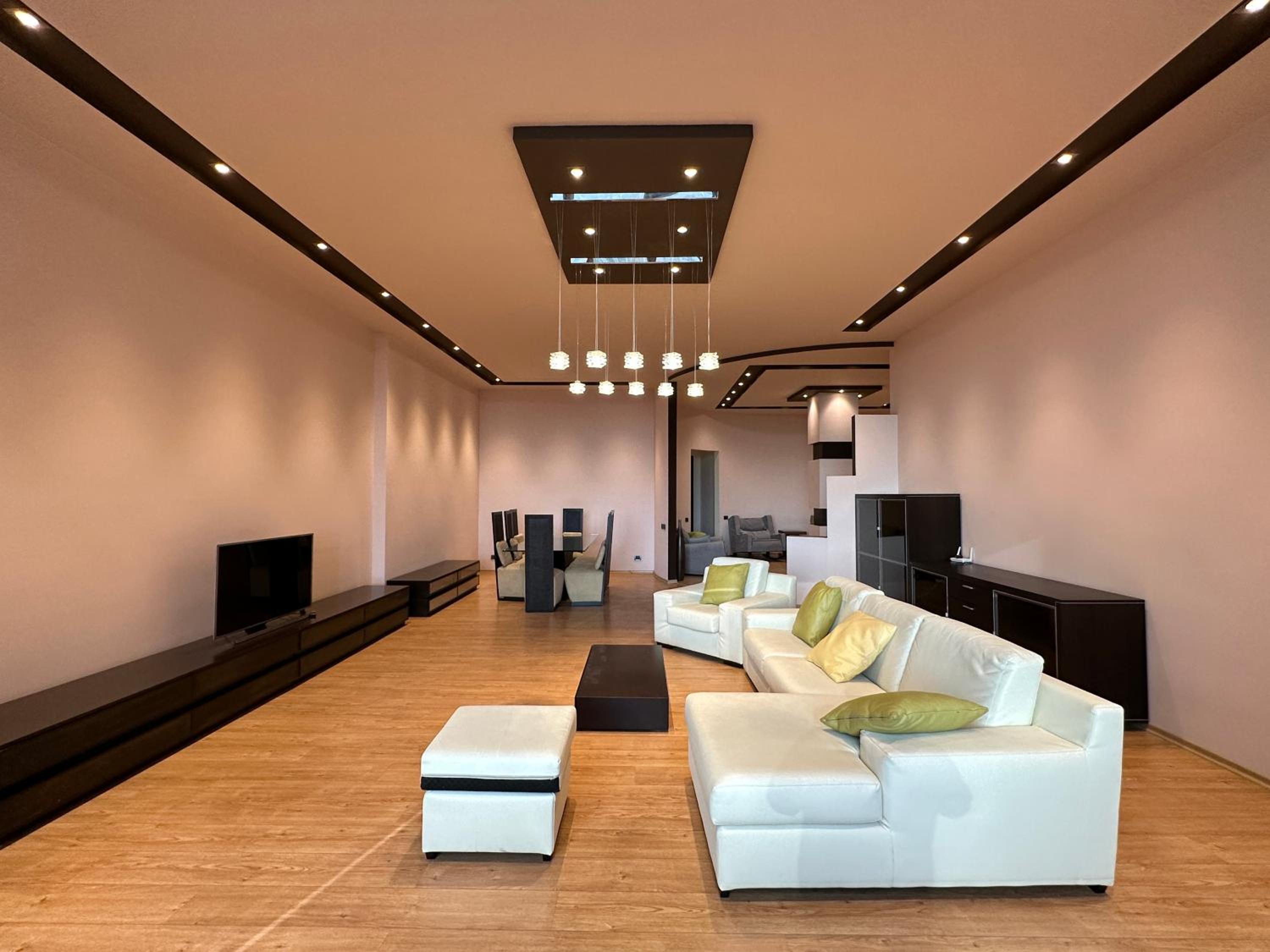 Teryan street, 4 bedrooms Luxury and Grande apartment with Spacious balcony TT606