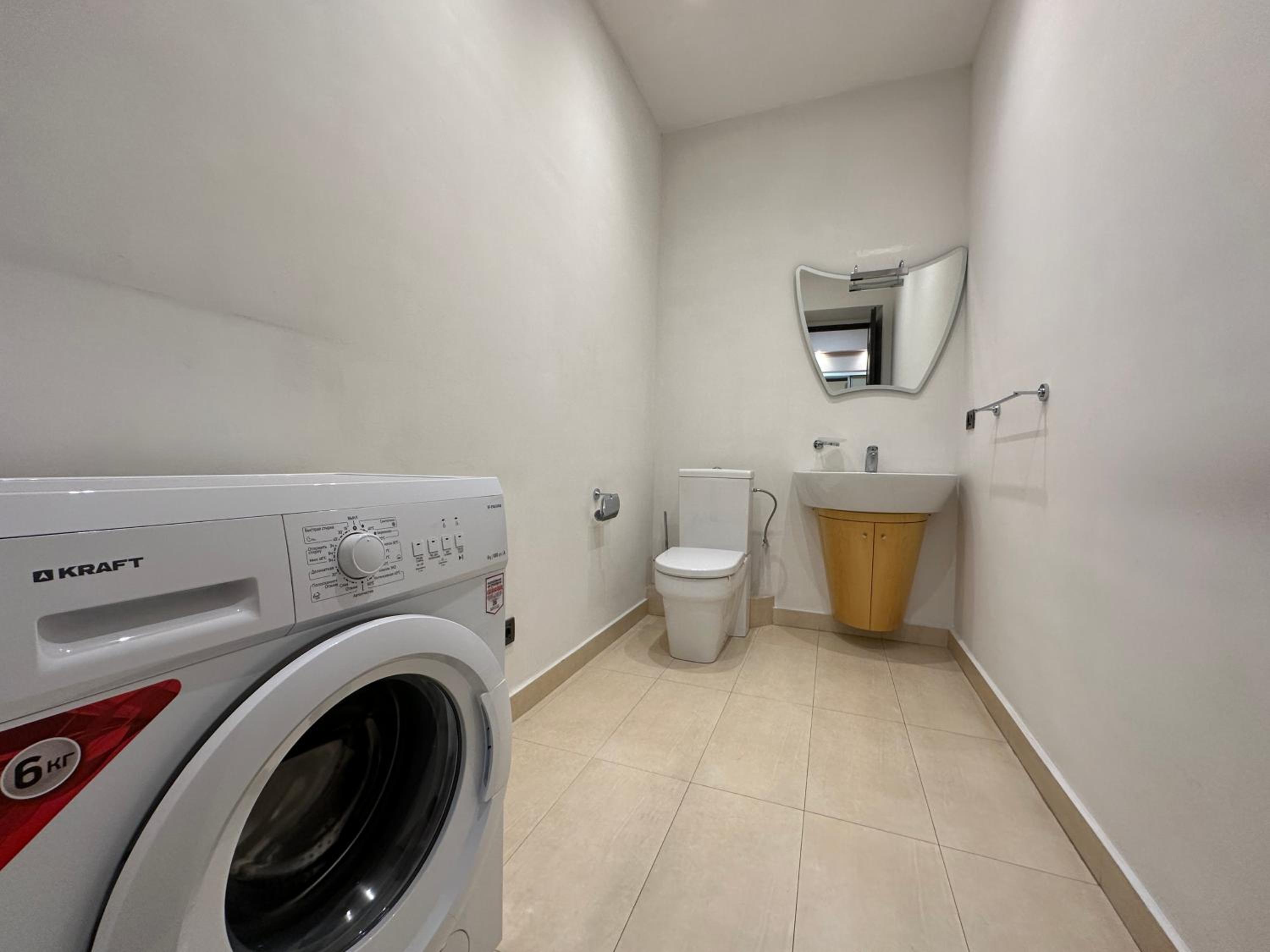 Teryan street, 4 bedrooms Luxury and Grande apartment with Spacious balcony TT606