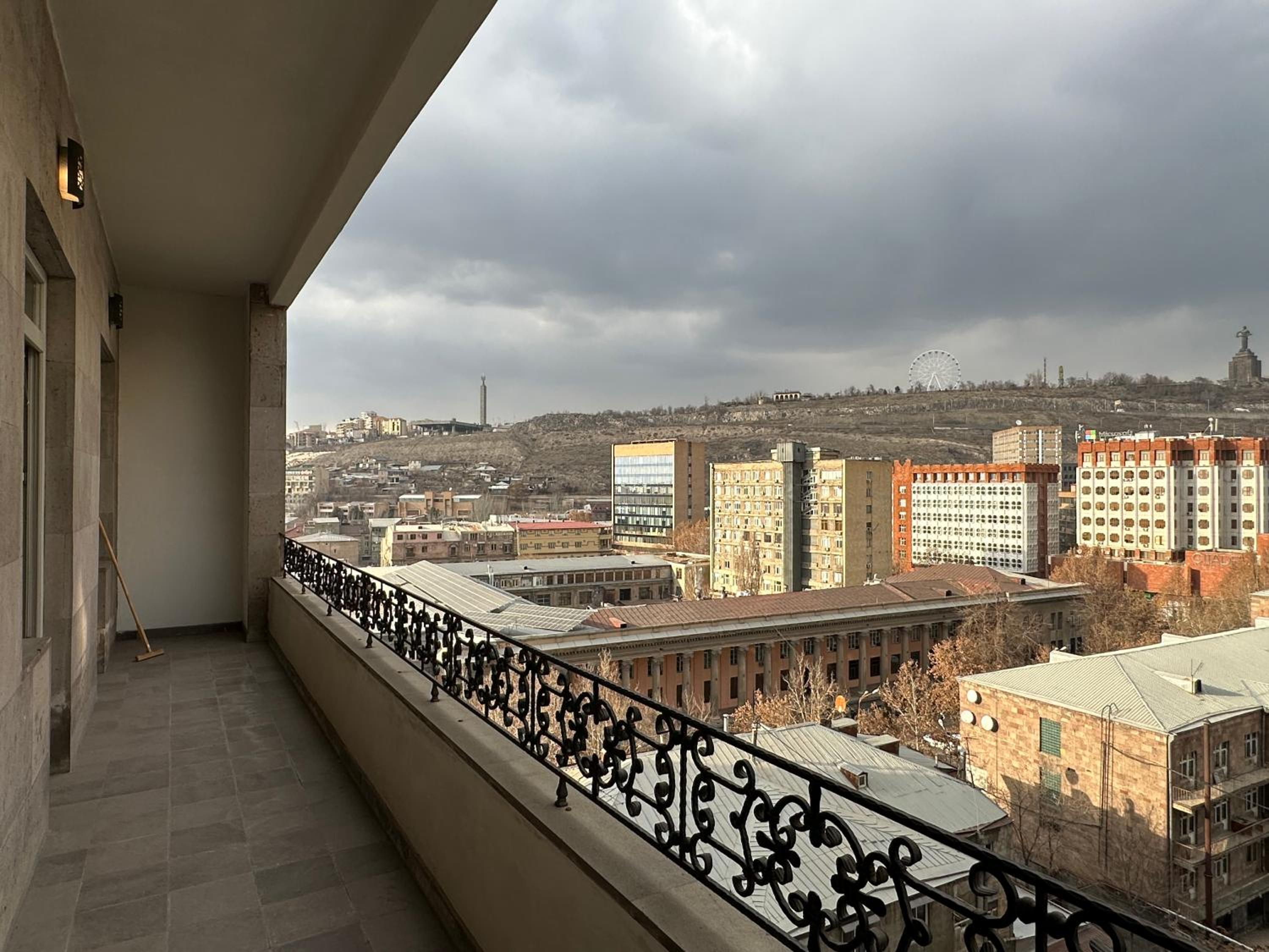 Teryan street, 4 bedrooms Luxury and Grande apartment with Spacious balcony TT606